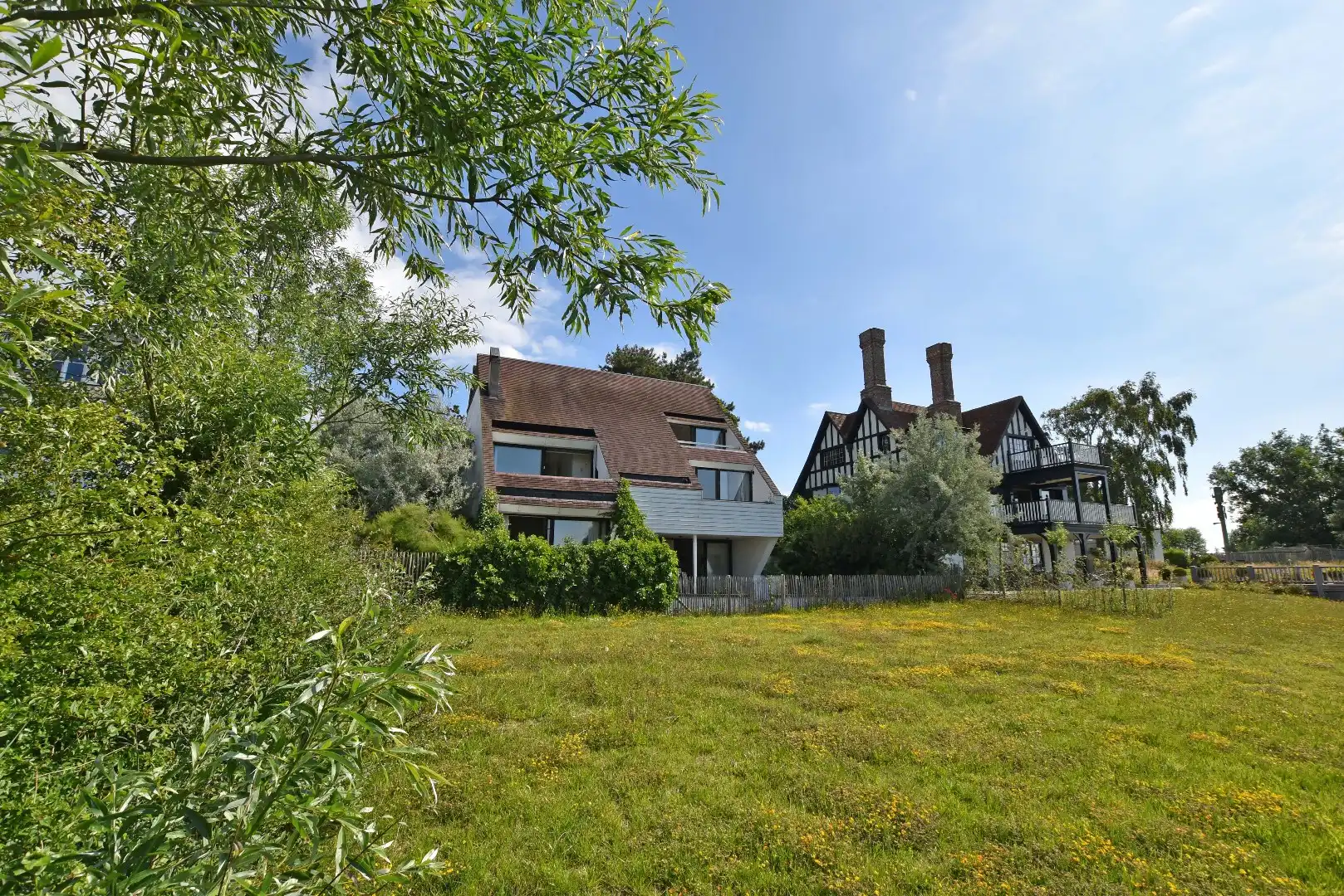 Nieuw te bouwen villa met goedgekeurde vergunning. foto {{pictureIndex}}