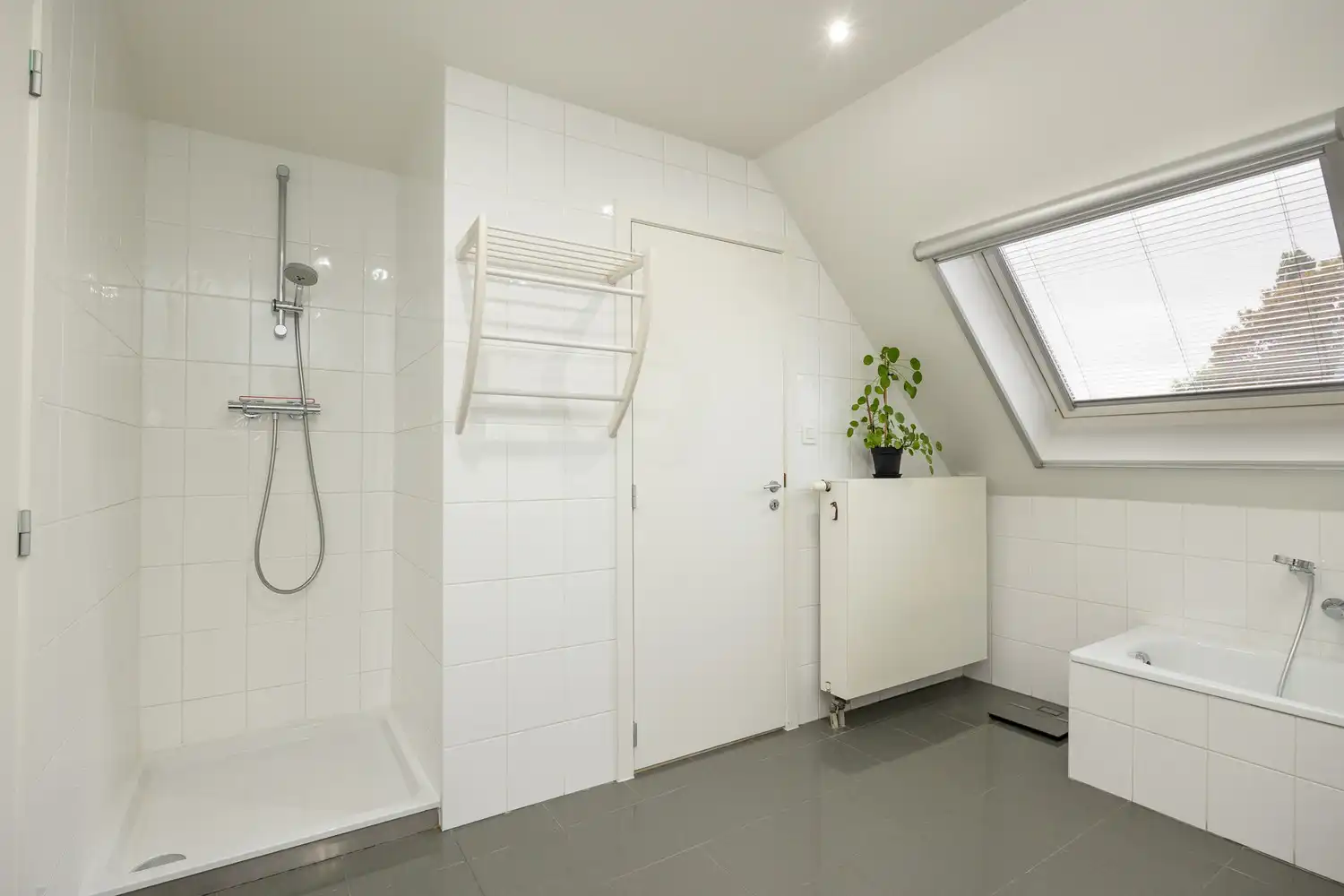 Instapklare villa met 4 slk's en charmante tuin (EPC 144) foto 28