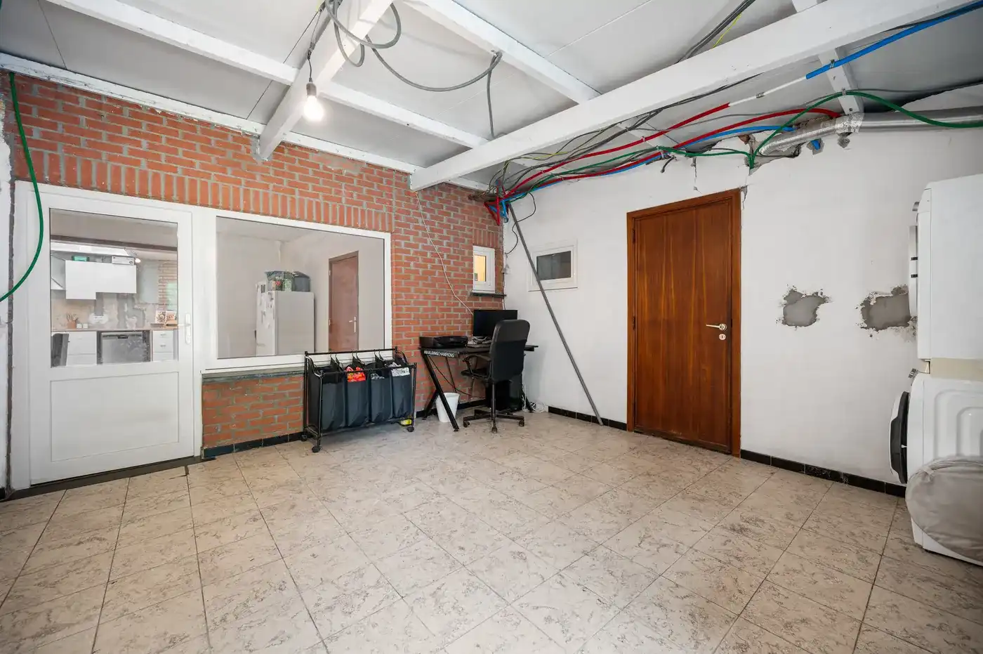 Half te renoveren rijwoning met 3 slpks met tuin, terras en 4 parkeerplaatsen. foto 18