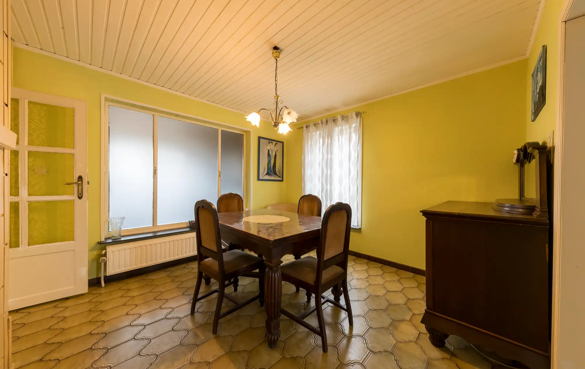 TE KOOP: Goed gelegen (halfopen) woning met bijgebouw van 90m2 te Lanklaar foto 2