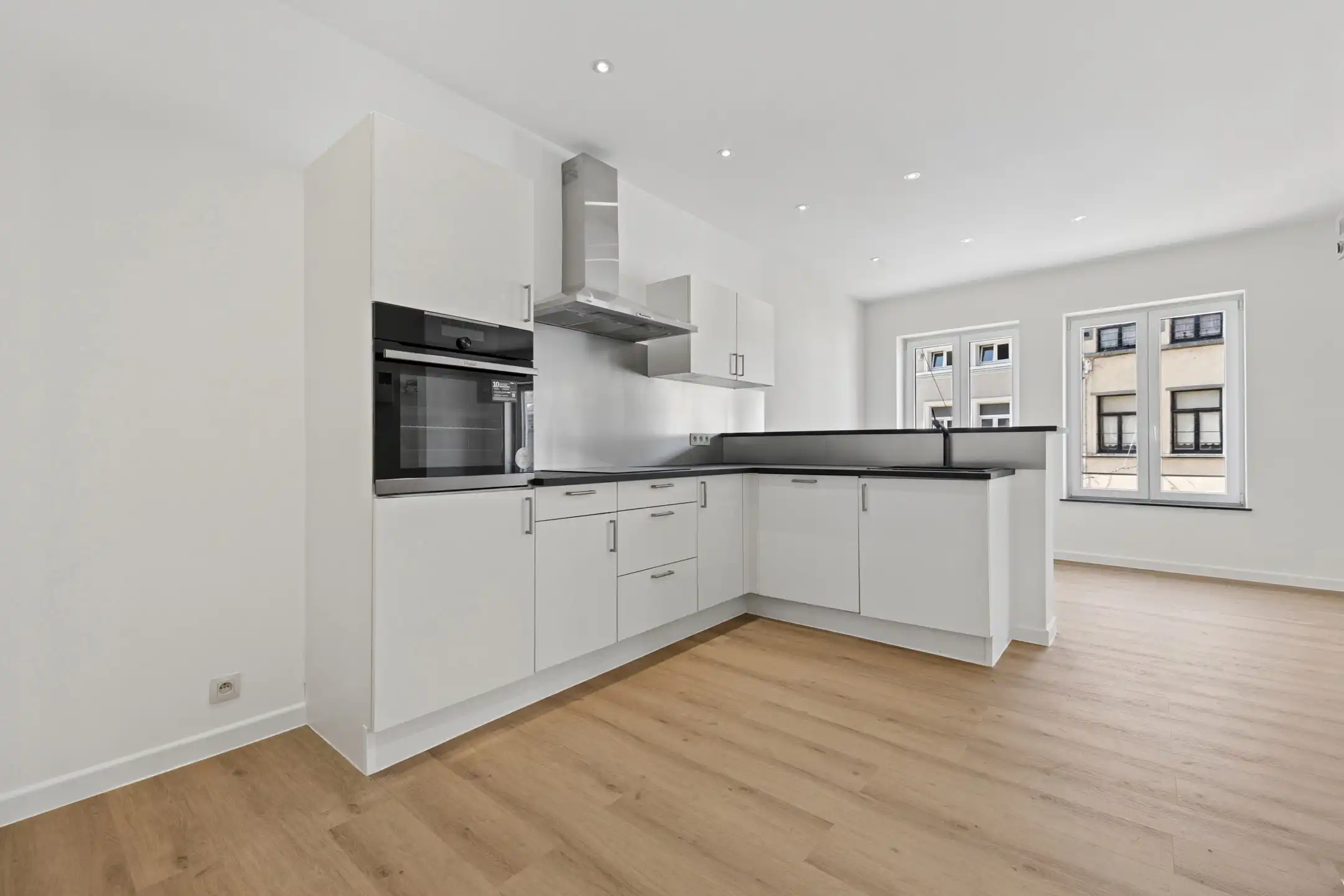 Gerenoveerd appartement met 2 slpkamers van ± 100m² foto 2