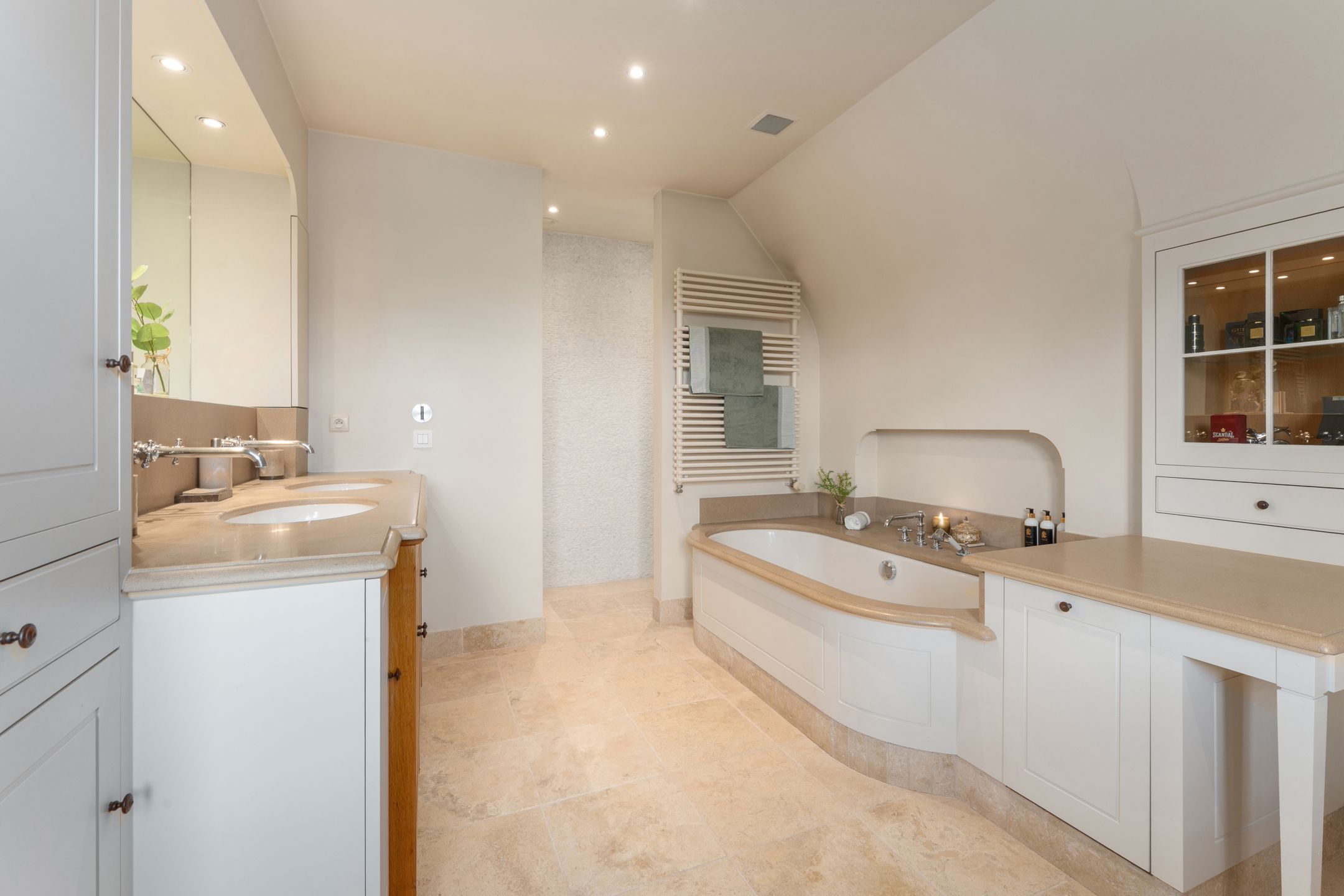 Magnifiek afgewerkt charmant landhuis.  foto 24