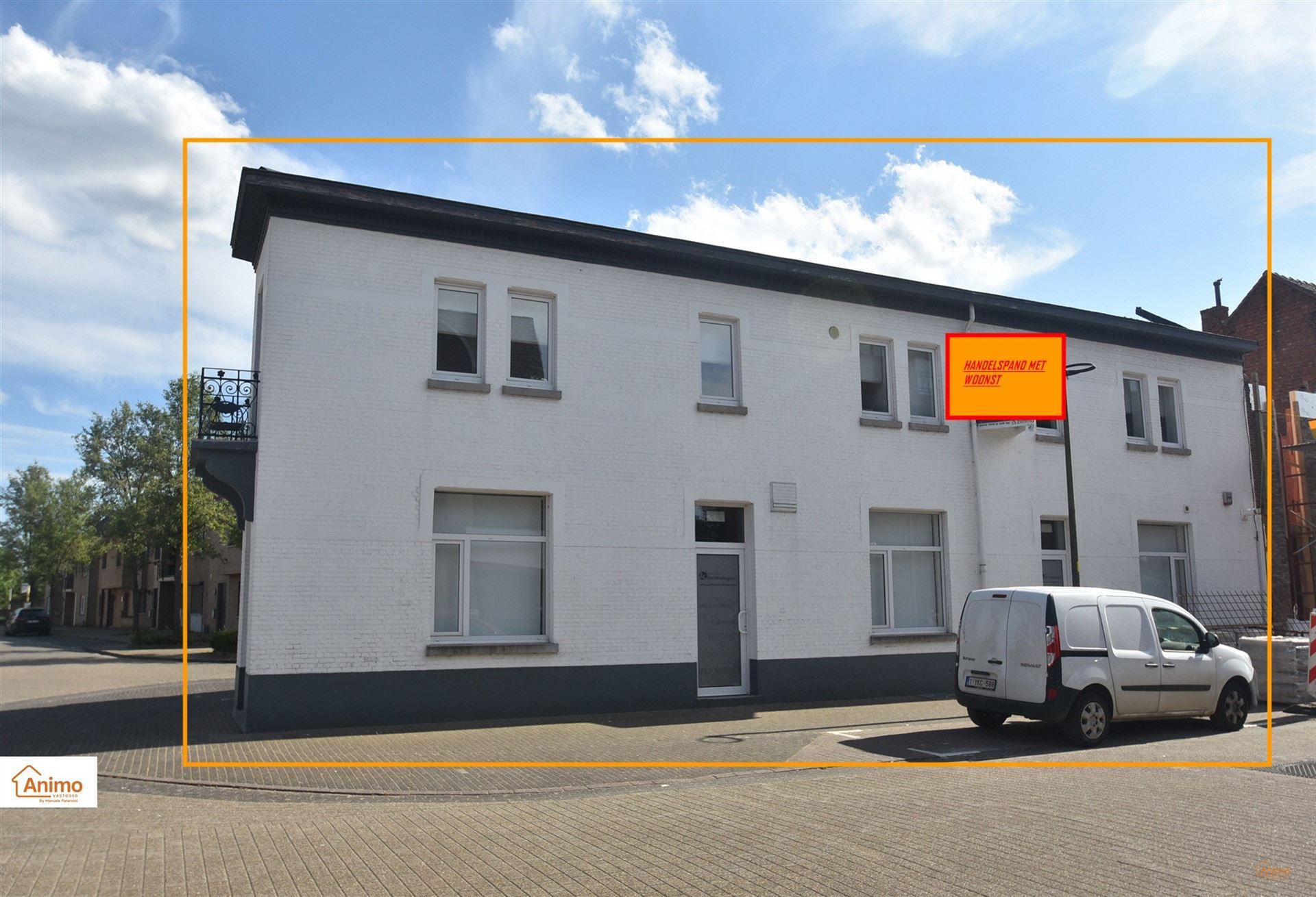 Gemengd gebouw foto {{pictureIndex}}