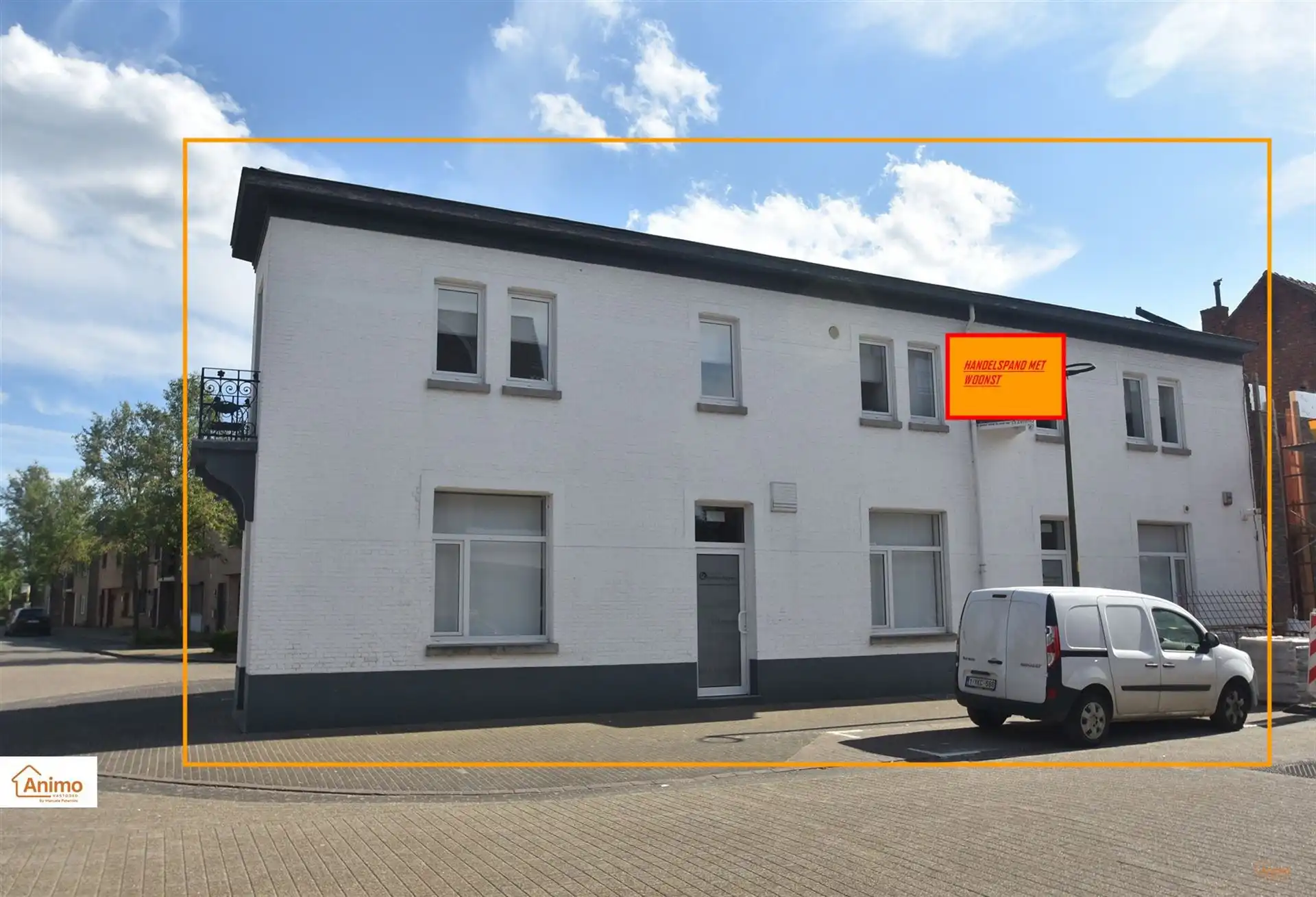 Gemengd gebouw foto {{pictureIndex}}