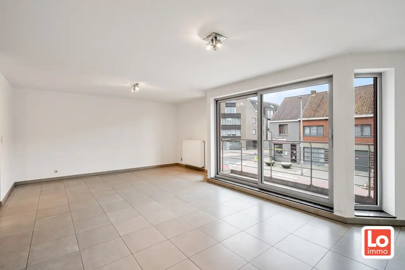 Instap klaar appartement met afzonderlijke garage én autostaanplaats in het hartje van het vernieuwde dorp van Zeveneken! foto 2