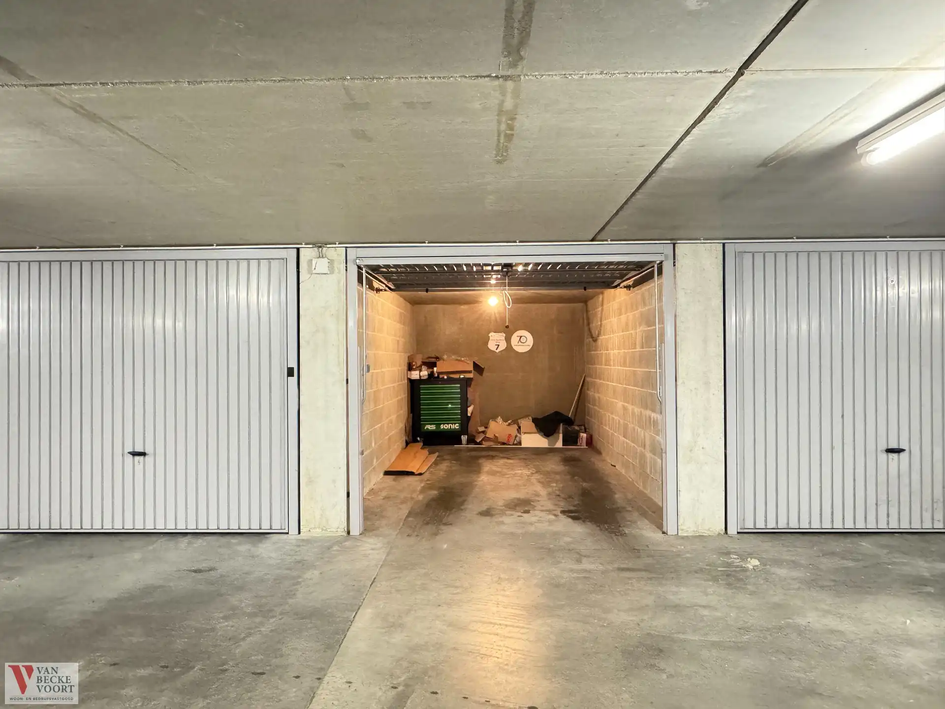 Ondergrondse garagebox in een afgesloten parkeercomplex foto 3