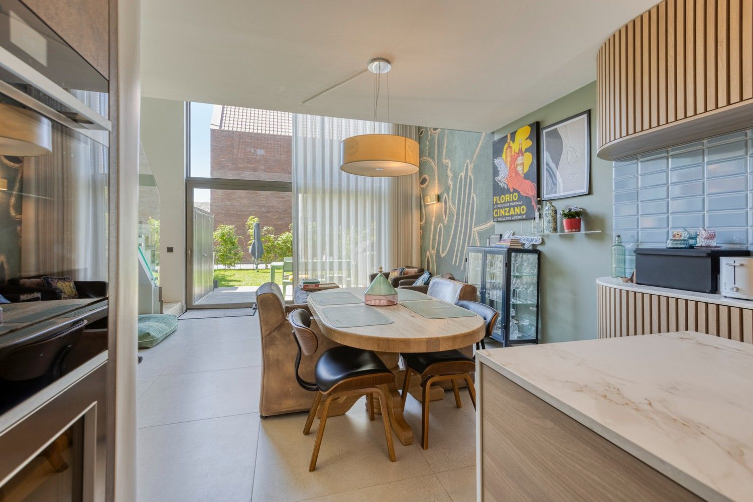 Schitterende, lichtovergoten woning in het gegeerde Oud-Rekem, Lanaken. foto 9