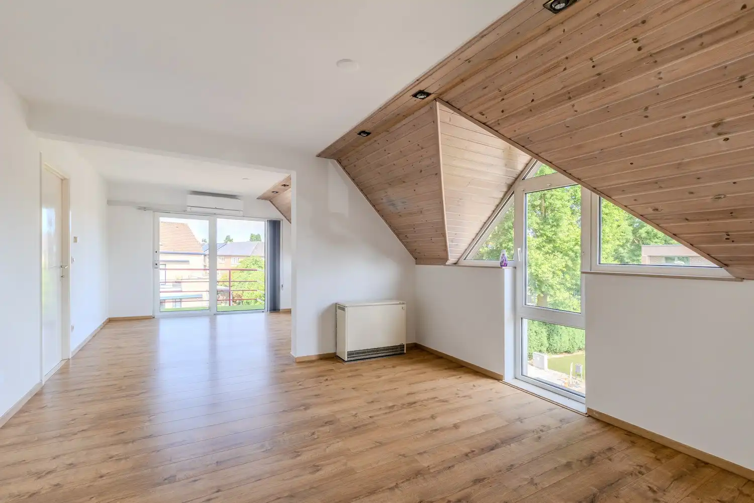 Instapklaar appartement met twee slaapkamers en ruime ondergrondse parking in Smeermaas, Lanaken. foto 7