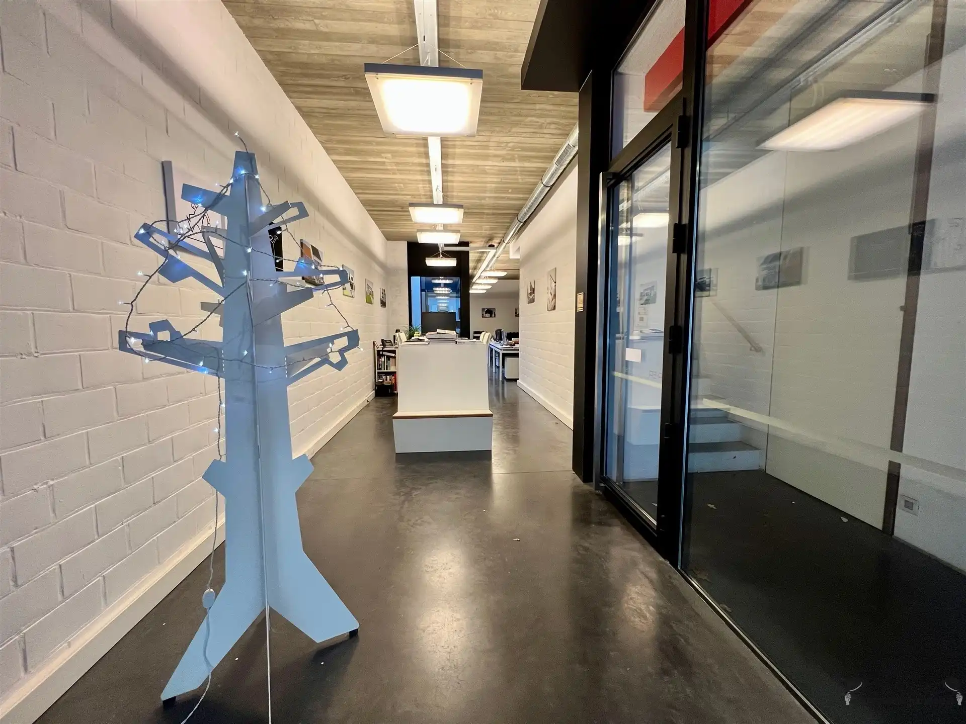 Centraal gelegen handelspand foto 2