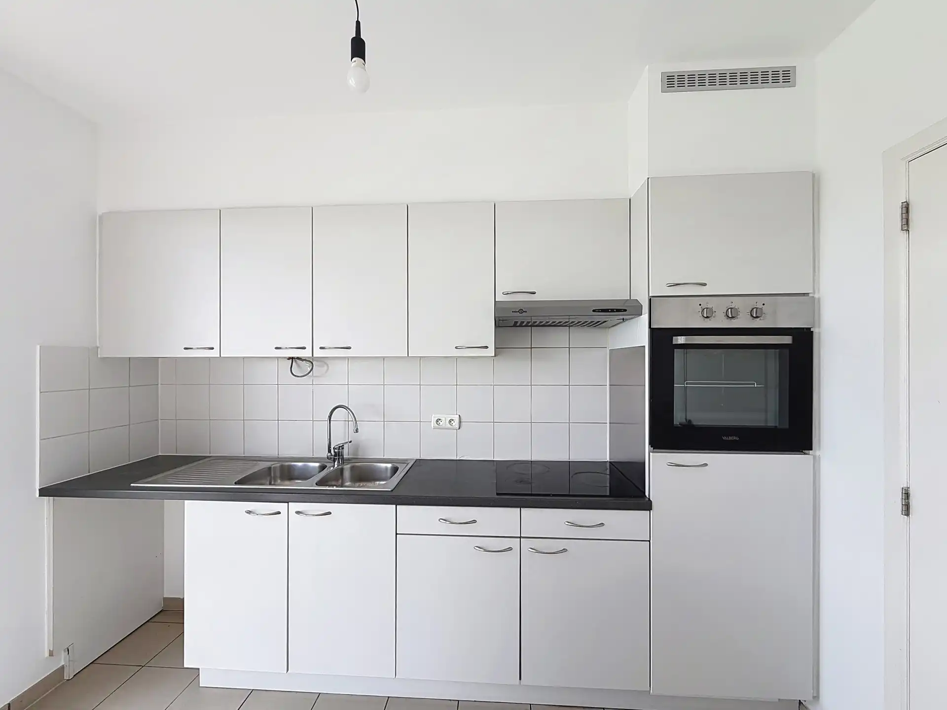 Opgeknapt appartement met 2 slaapkamers foto 7