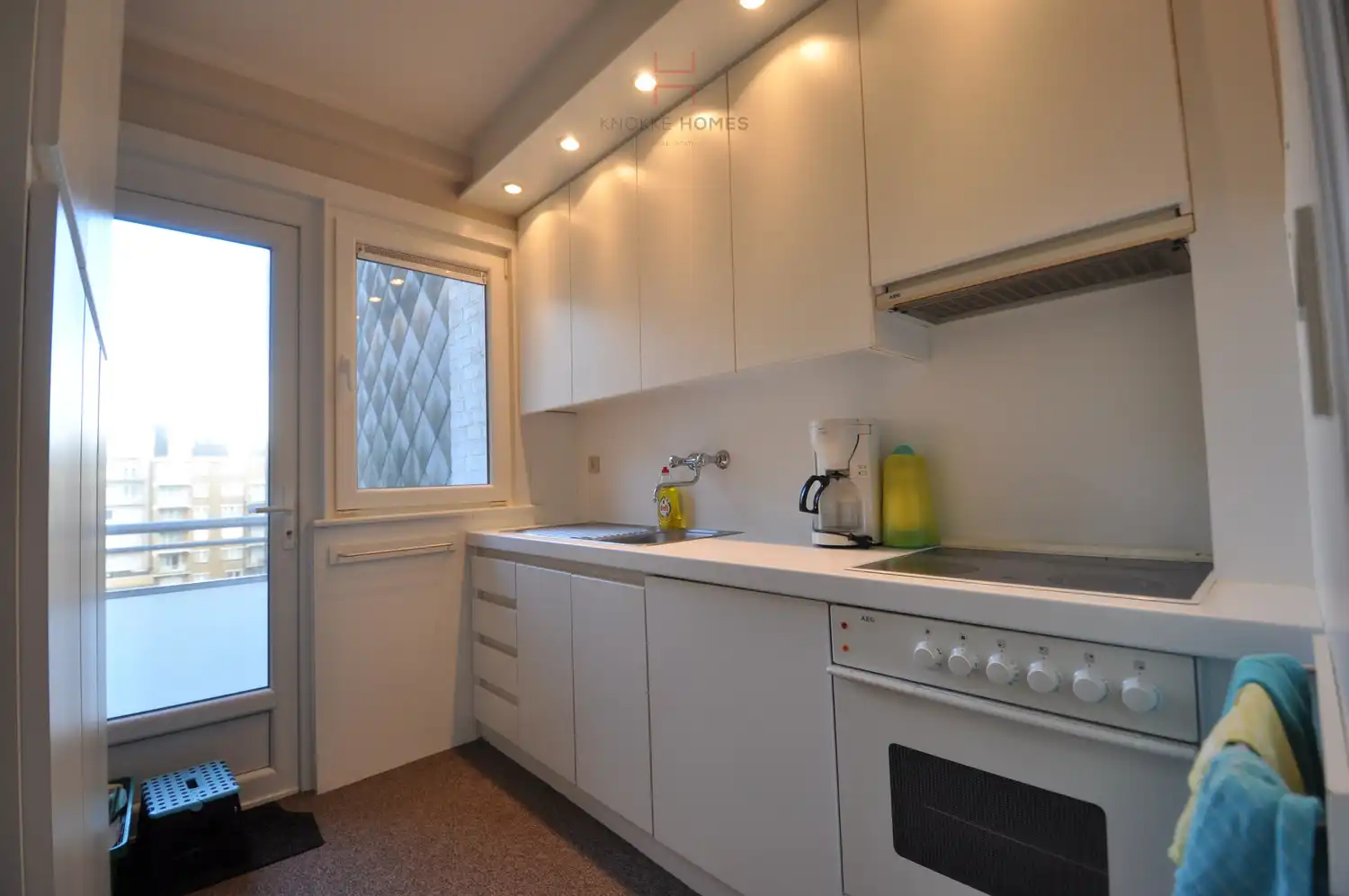 Gemeubeld twee-slaapkamer appartement met zijdelings zeezicht in een zijstraat van de zeedijk te Albertstrand foto 5