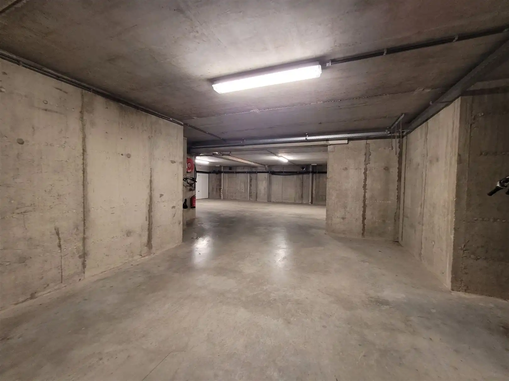 Afgesloten garagebox in centrum Westende foto 6