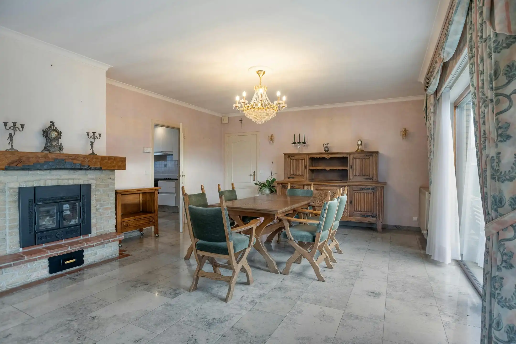 Gelijkvloerse villa op een perceel van maar liefst 2 342m² foto 4