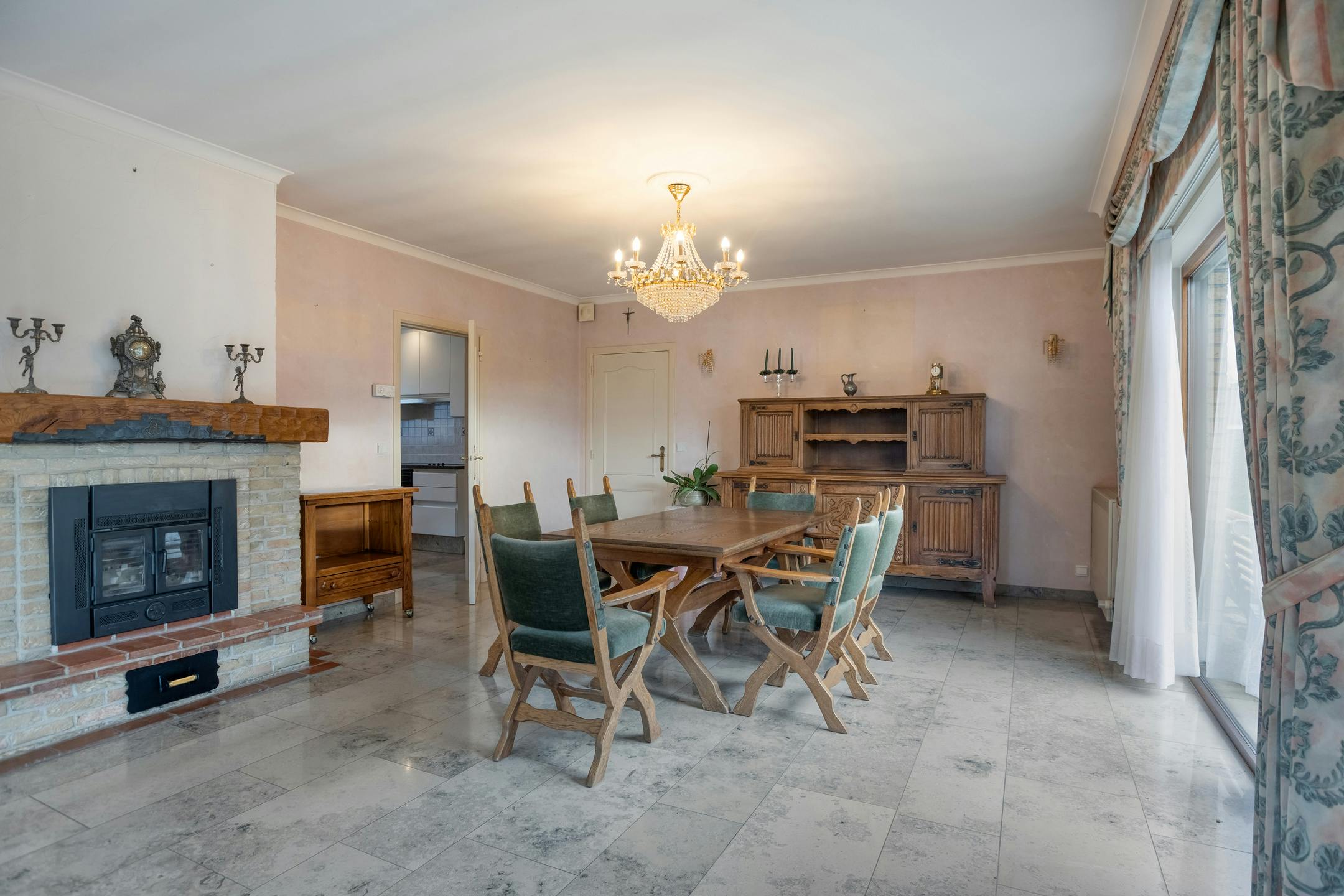 Gelijkvloerse villa op een perceel van maar liefst 2 342m² foto 4