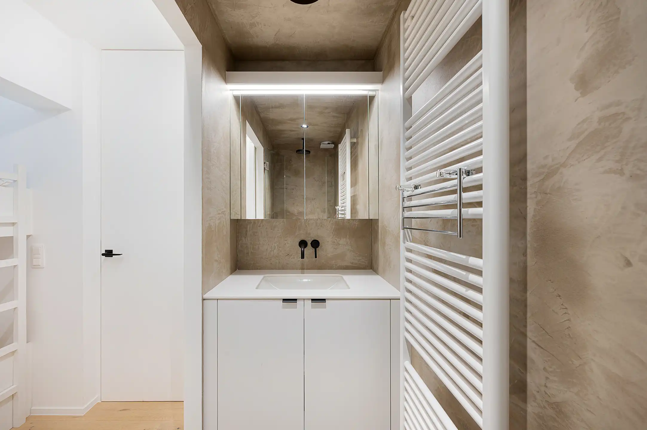 Stijlvol gerenoveerd appartement met frontaal zeezicht   foto 29