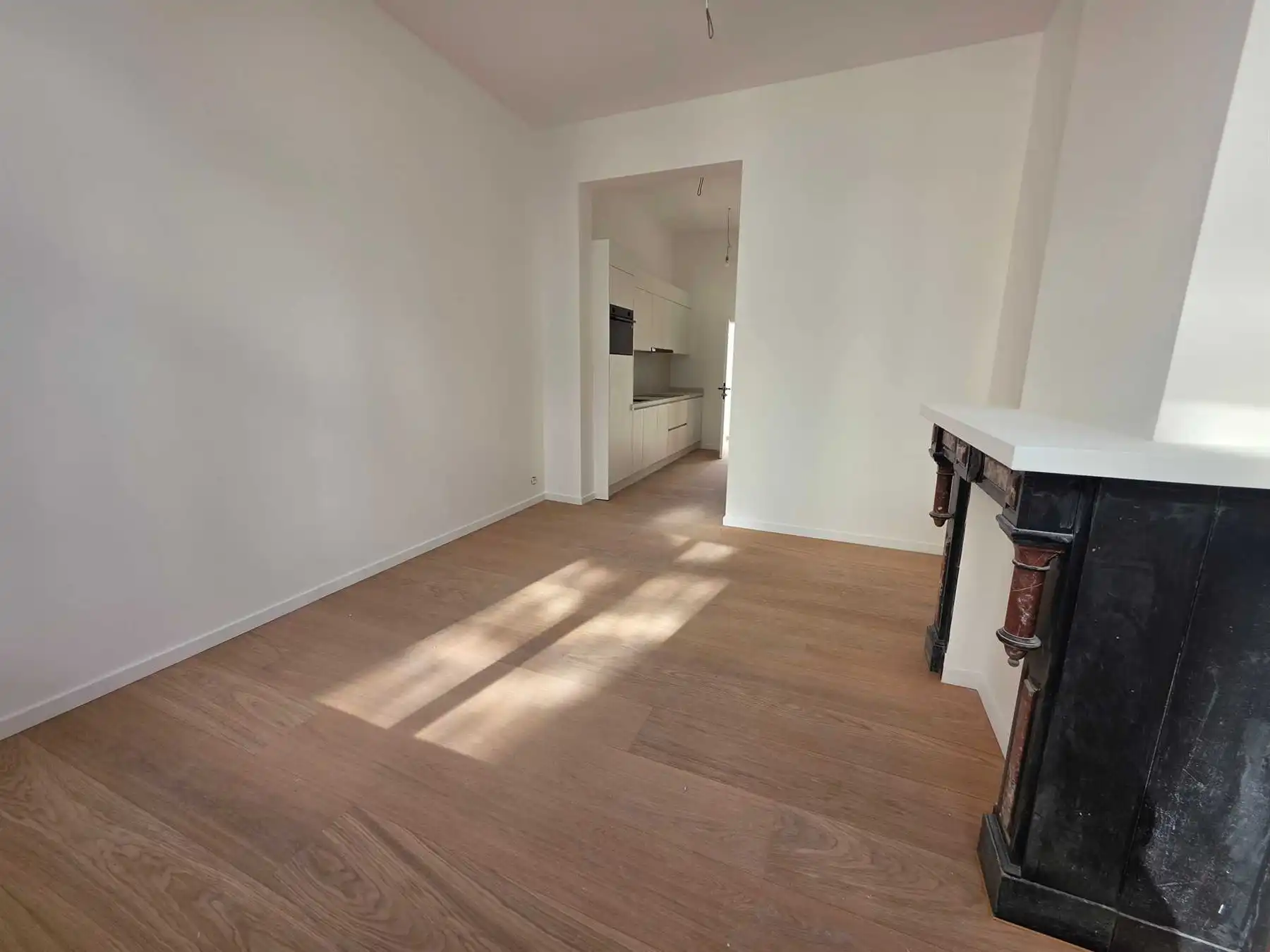 Volledig gerenoveerd appartement met 1 slaapkamer, balkon en terras nabij Zurenborg foto 3