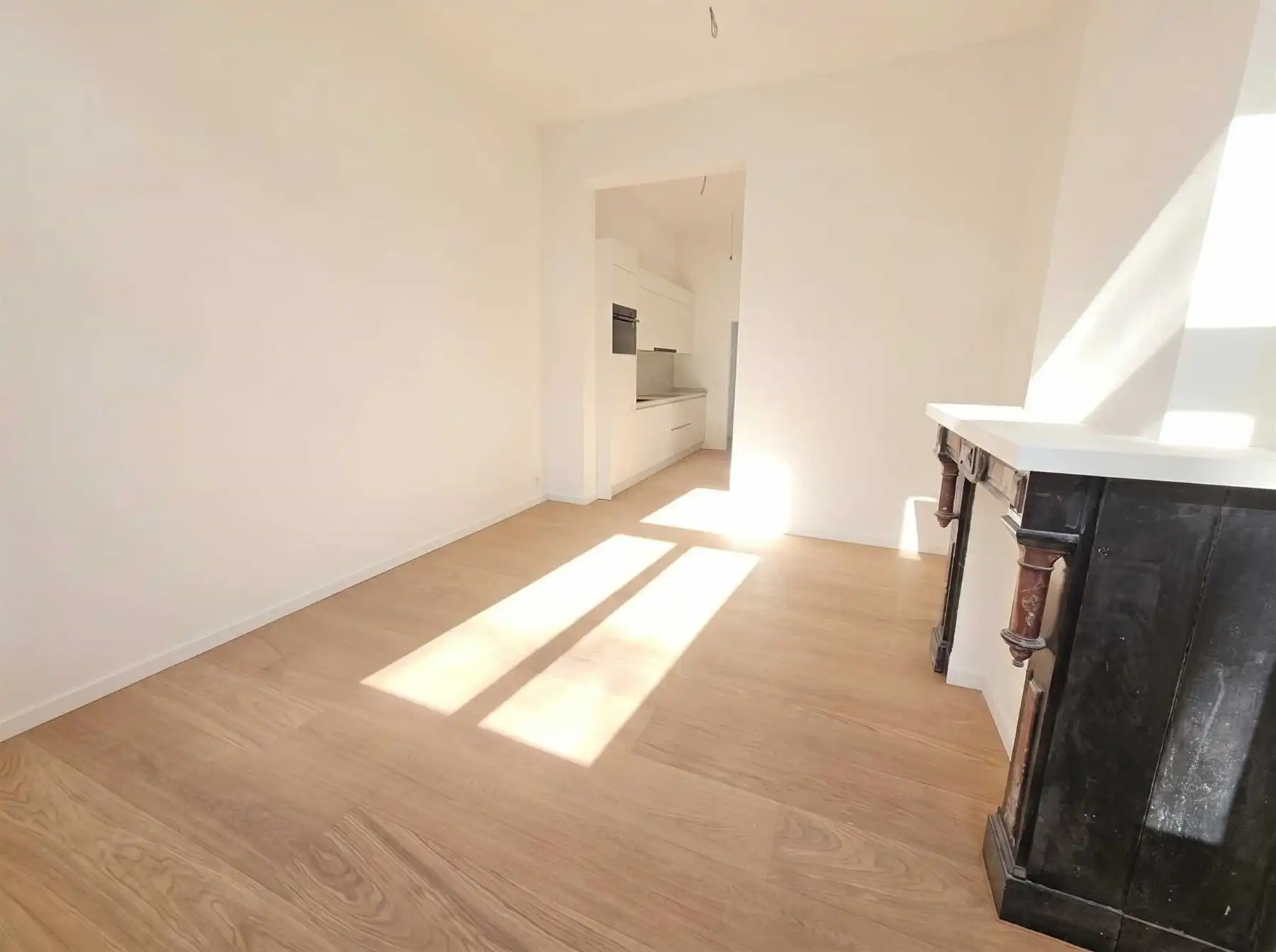 Volledig gerenoveerd appartement met 1 slaapkamer, balkon en terras nabij Zurenborg foto 3