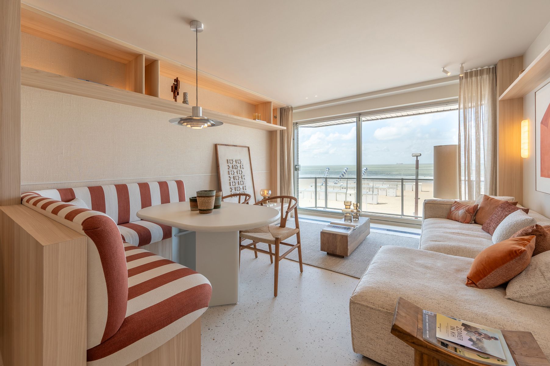 Luxueus gerenoveerd appartement met zeezicht foto {{pictureIndex}}