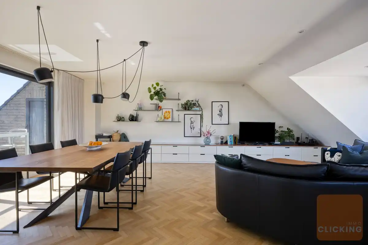 Hidden penthouse met terras en dubbele garage foto {{pictureIndex}}