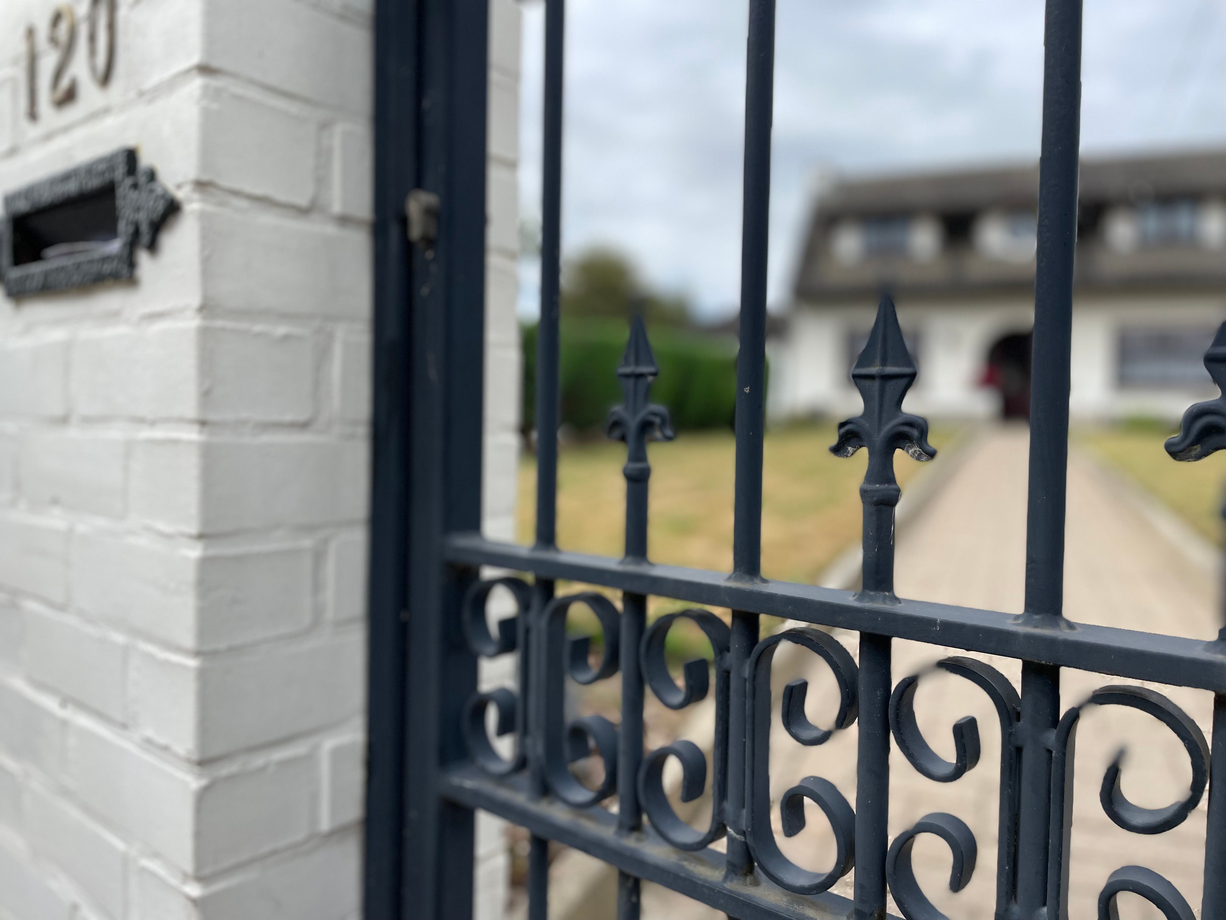 Charmante gezinswoning nabij centrum Tienen met 3 slaapkamers, ruime tuin & garage foto 2
