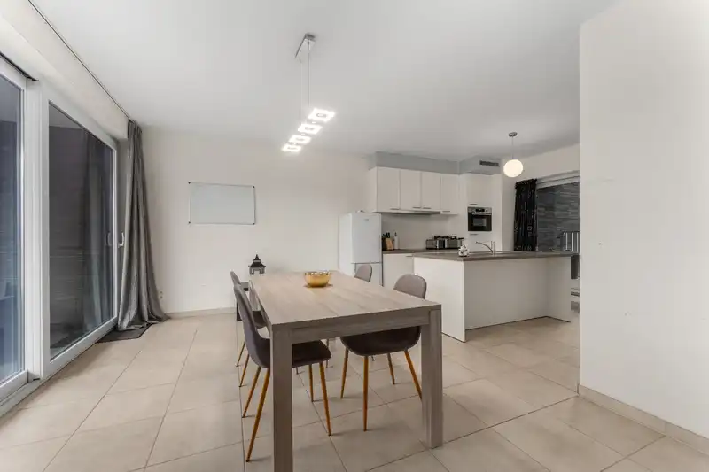 Nabij centrum Roeselare : recent  2 slaapkamers en twee terrassen in de Residentie El Palmar. Totale oppervlakte 138,43 m². foto 4