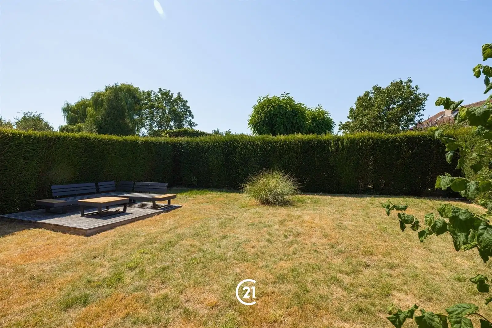 Gemeubelde en instapklare villa met tuin op toplocatie foto 26