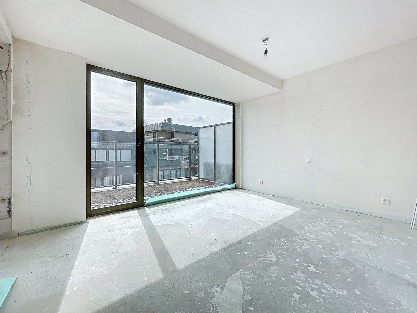 Exclusieve penthouse met 3 ruime terrassen in hartje Roeselare foto 4