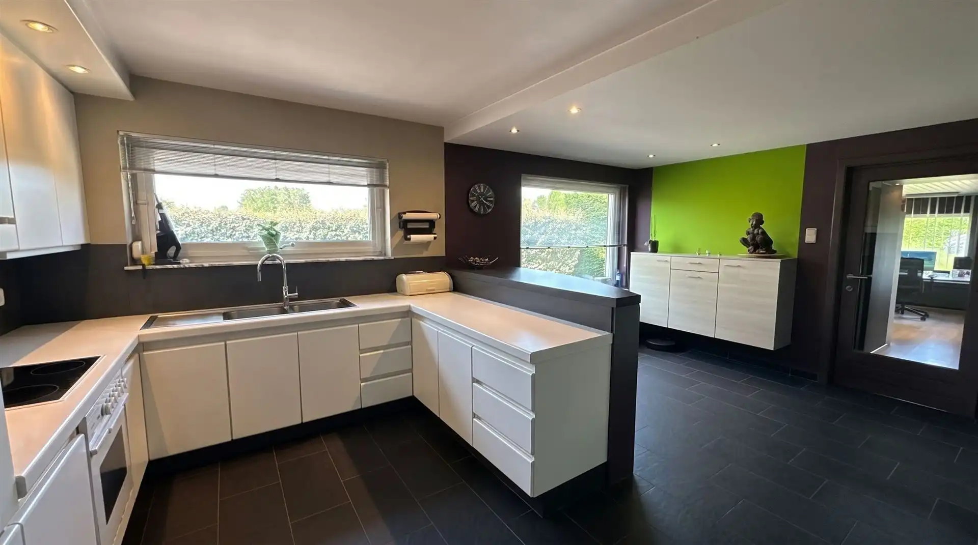 Vrijstaande gelijkvloerse woning op een perceel van 18a30ca. foto 10