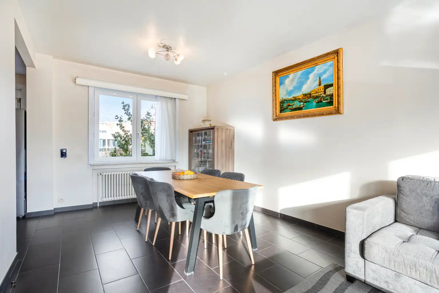 Gerenoveerde bel-étage woning met garage foto 12