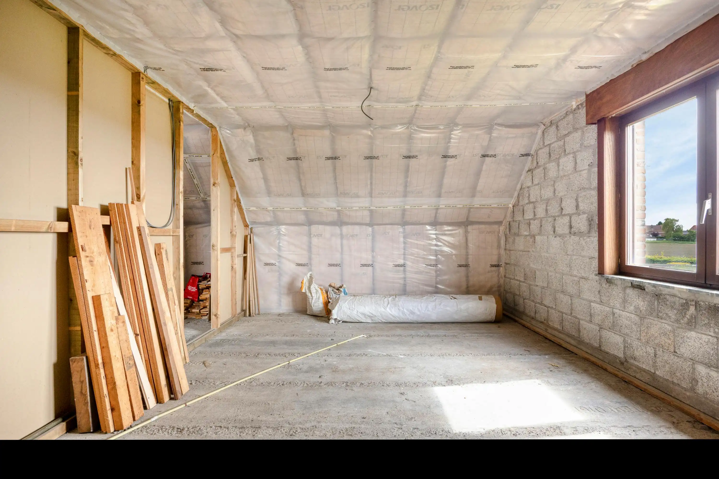 Alleenstaand huis met veel potentieel te koop in Waregem foto 15