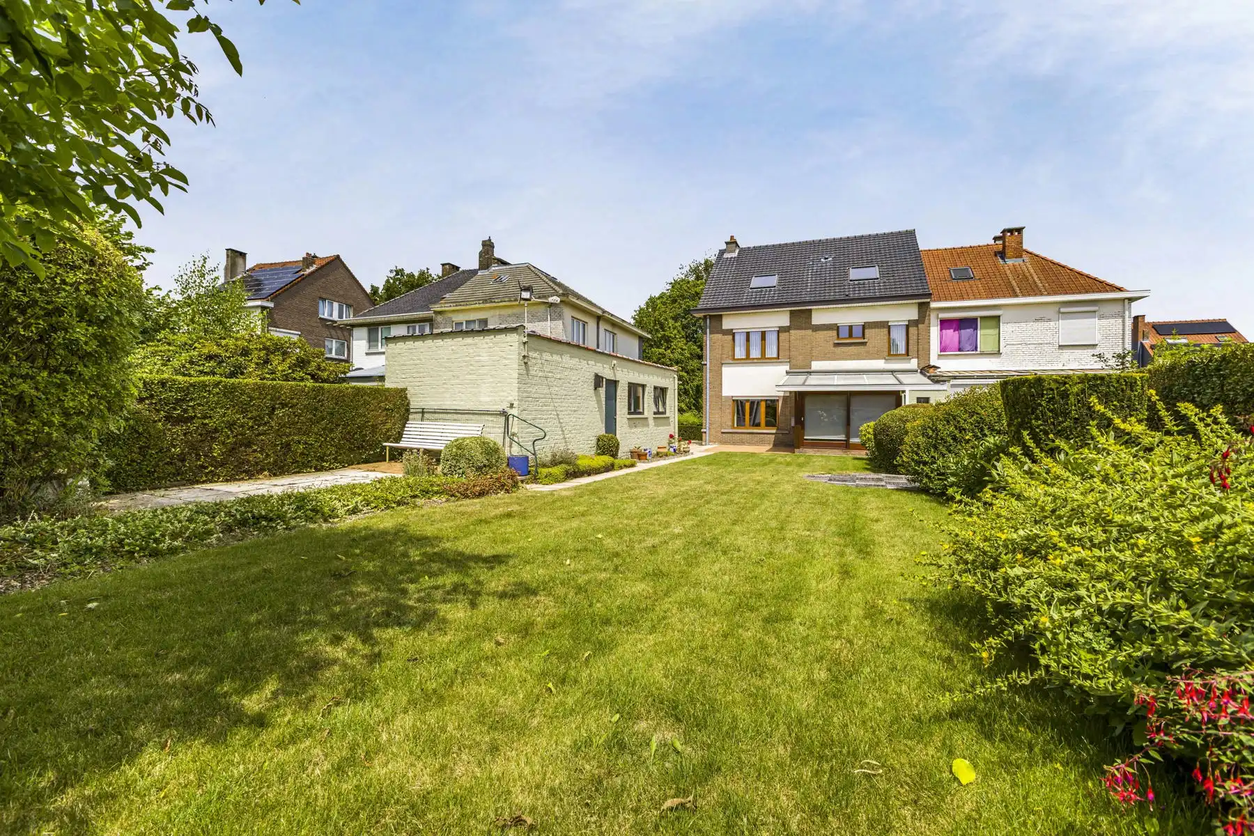 Goed onderhouden woning met garage en leuke tuin foto 3