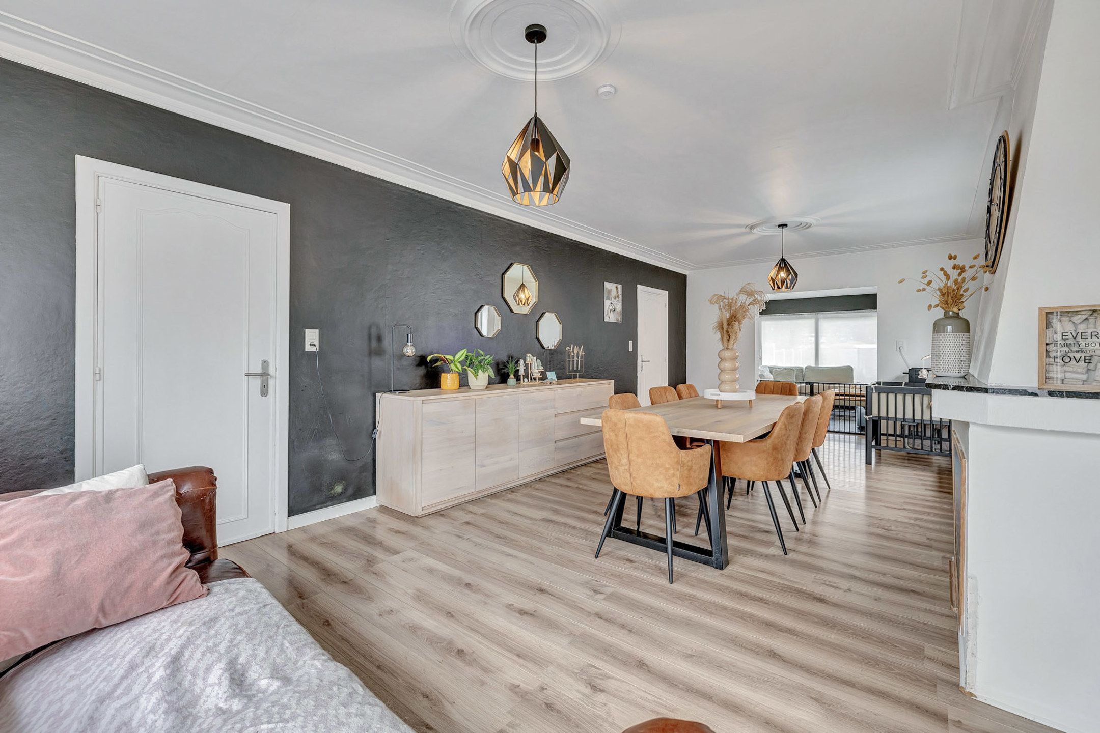 Instapklare woning met tuin en garage in rustige straat  foto 3