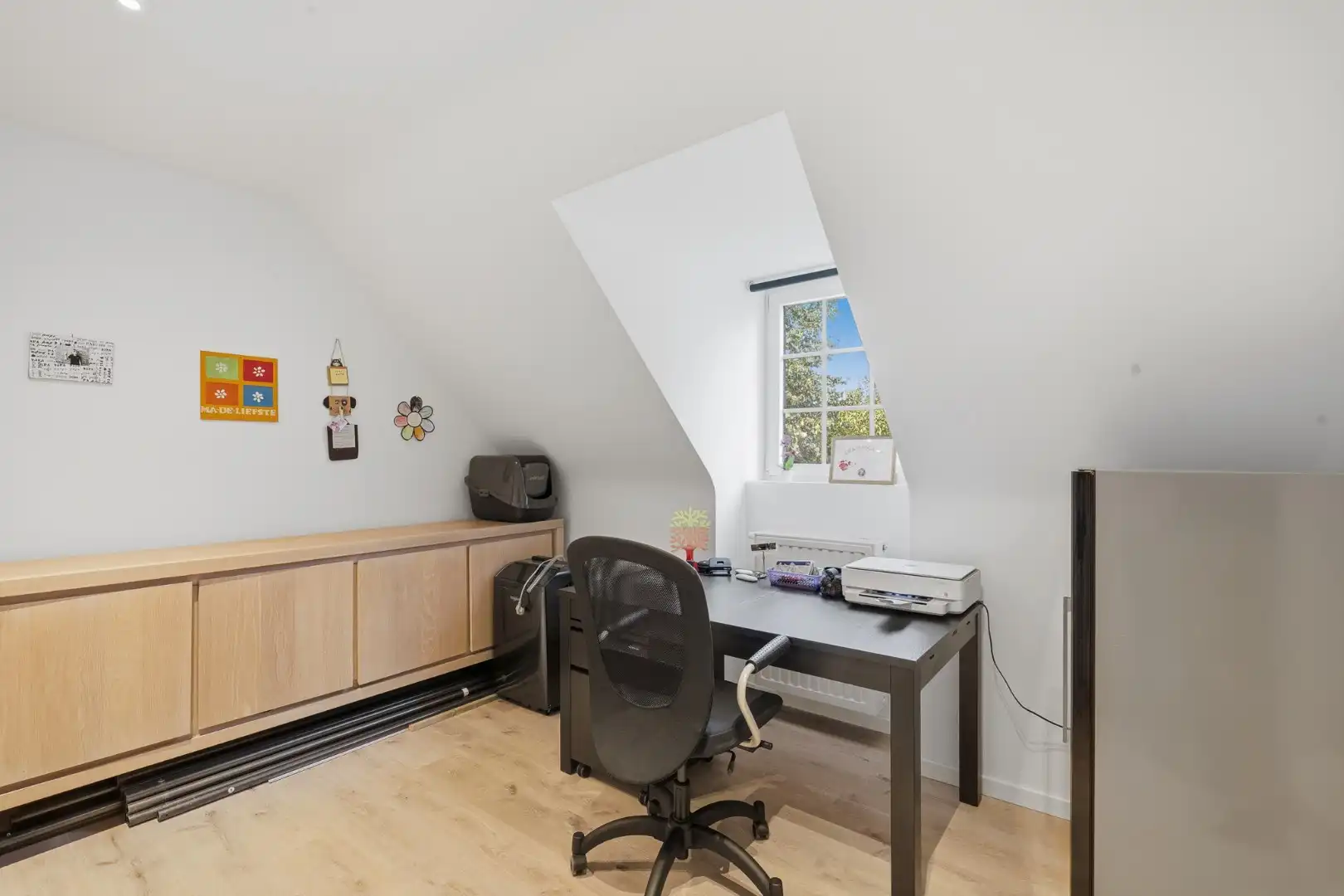 Moderne halfopen bebouwing met zonnige tuin en hoogwaardige afwerking foto 21