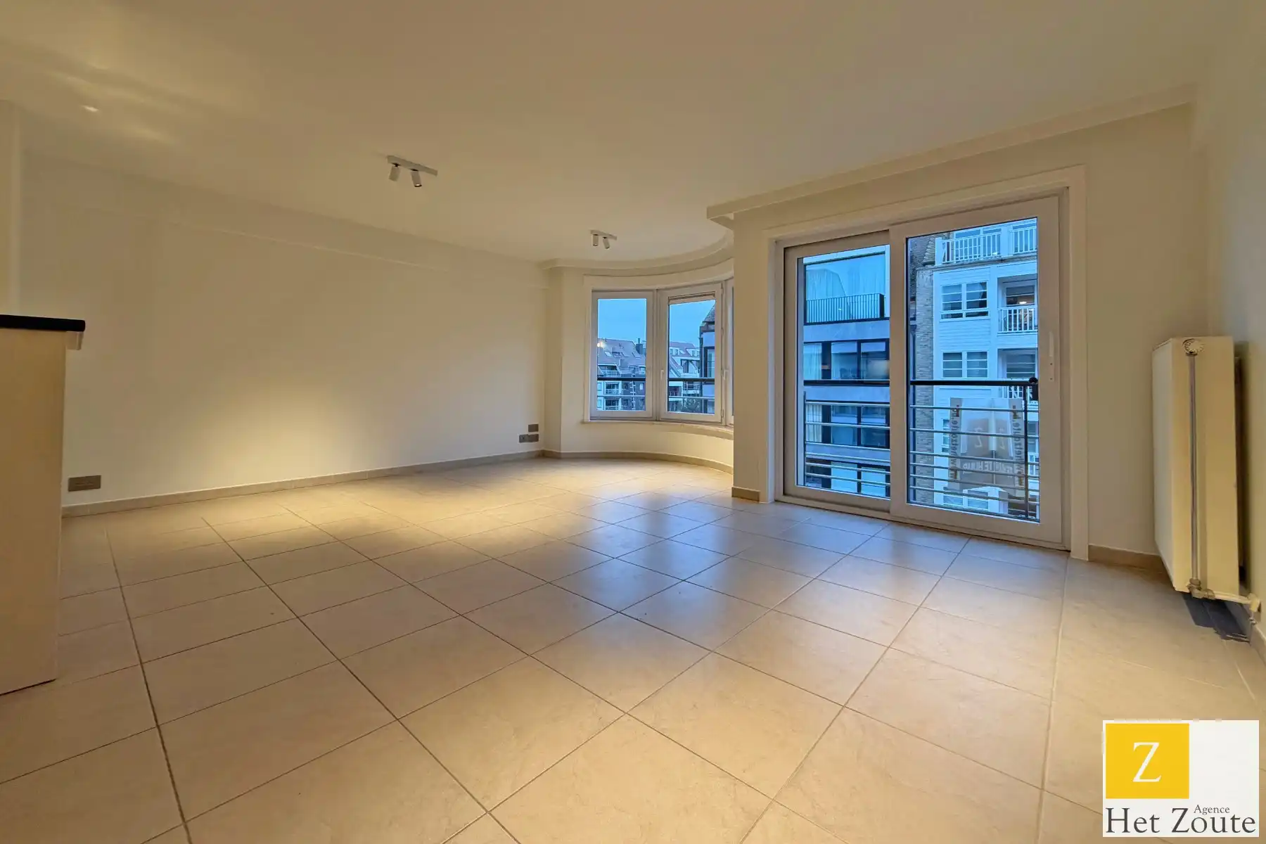 Opgefrist appartement op toplocatie - centrum Knokke foto {{pictureIndex}}