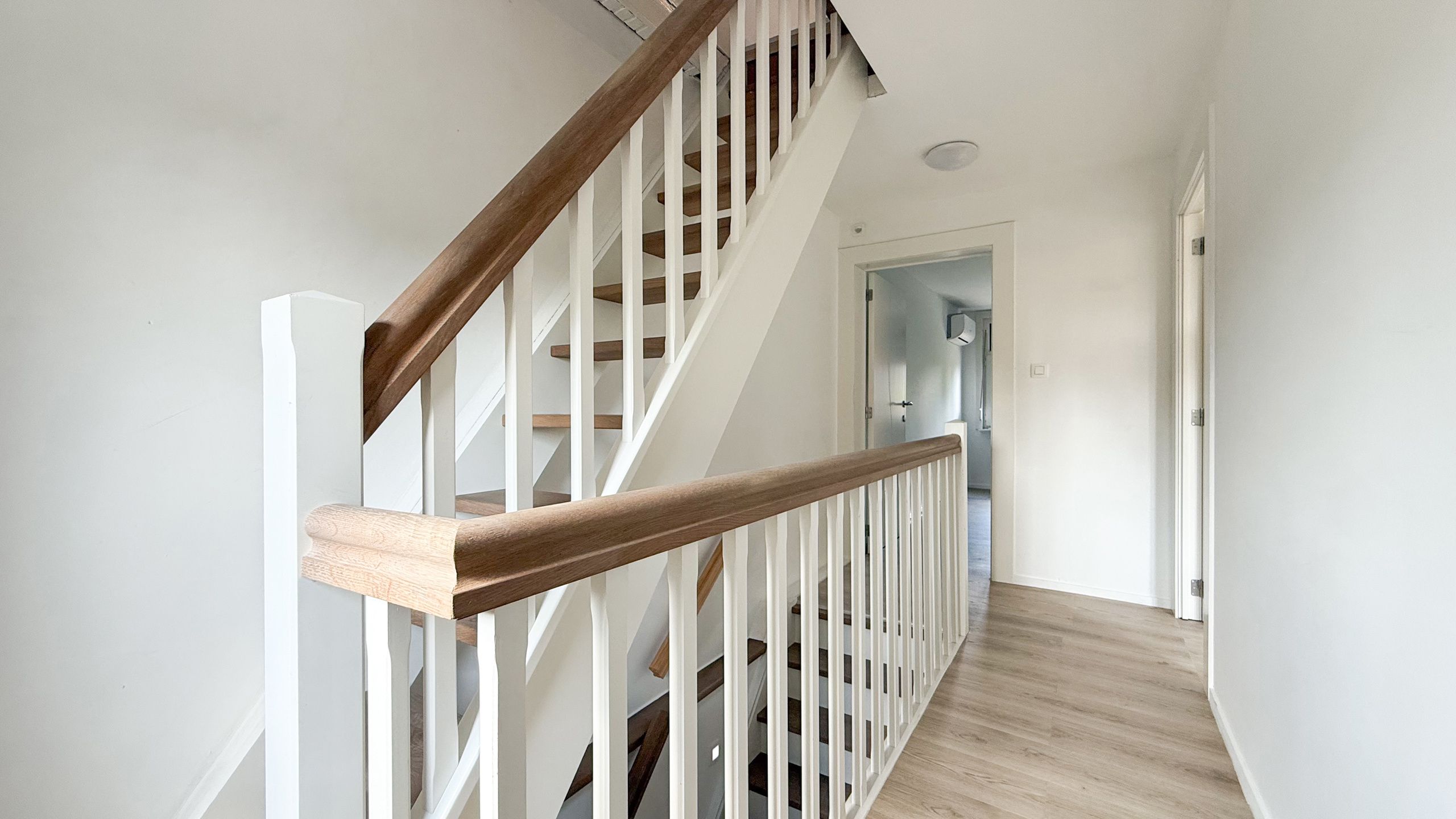 Karaktervolle woning met moderne afwerking en zonnige tuin! foto 26