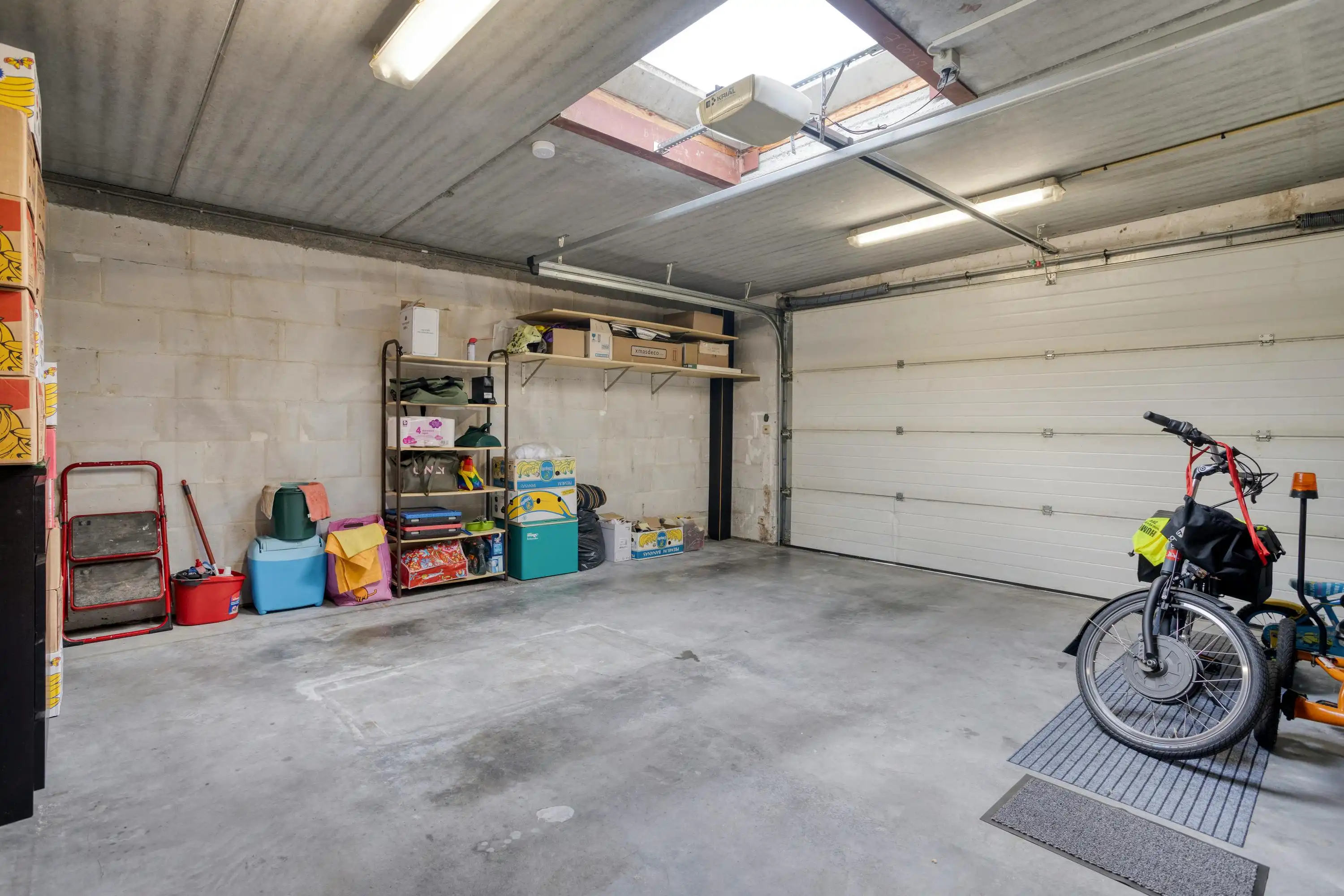 Ruime villa met 4 slaapkamers op 988 m² foto 18