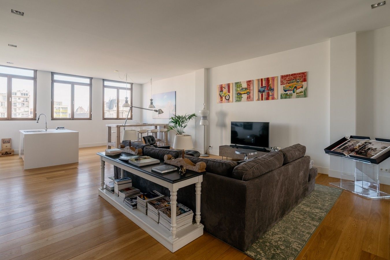 Stijlvol en ruim appartement met groot terras in hartje Antwerpen foto {{pictureIndex}}