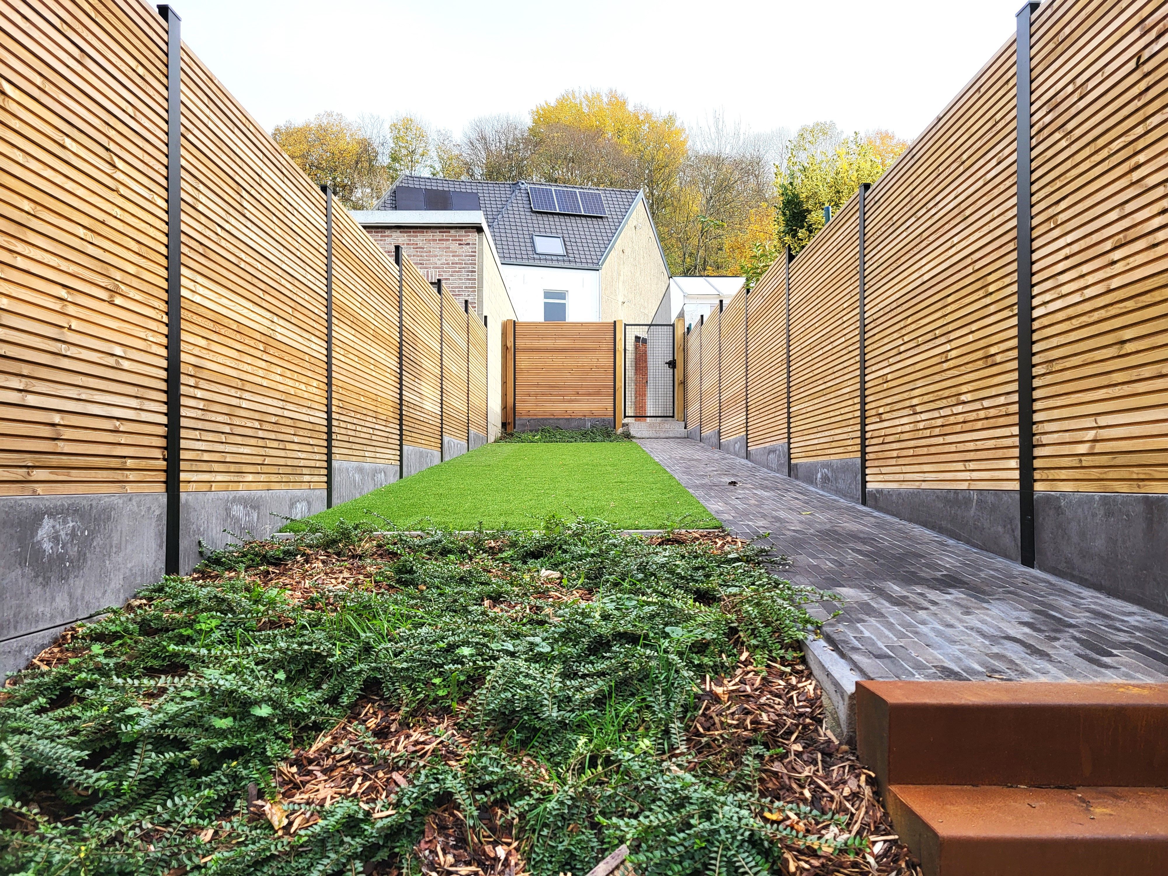 Deze volledig gerenoveerde woning (2025) biedt modern wooncomfort op een centrale ligging in het centrum, met winkels, scholen en openbaar vervoer op wandelafstand.  foto 4