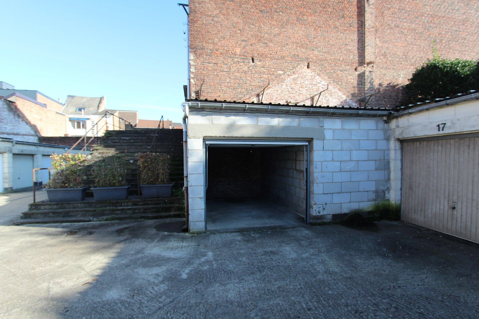 Grote garage met bergruimte aan de Grote Markt te Tongeren foto 7