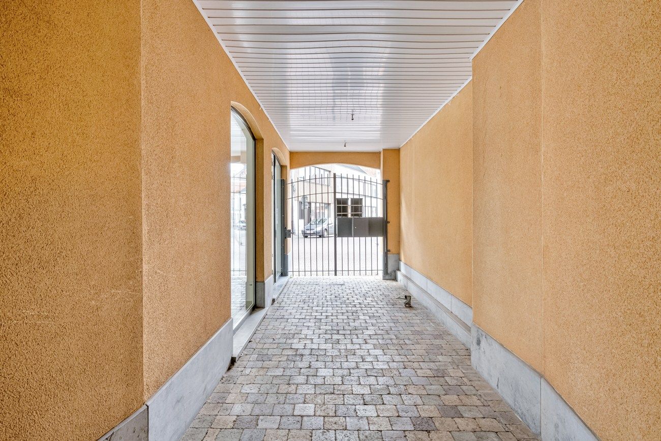 Opbrengsteigendom: commercieel pand en 2 appartementen : CENTRUM foto 8