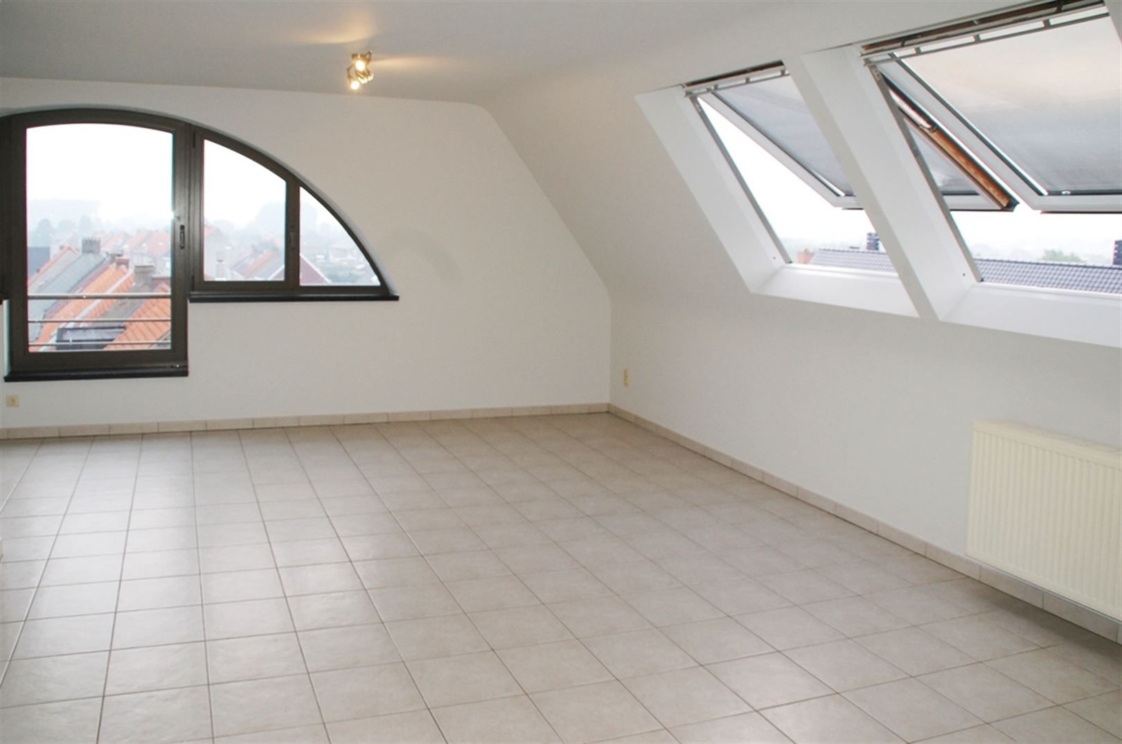 Zeer verzorgd appartement met garage te huur in Oudenaarde. foto 3