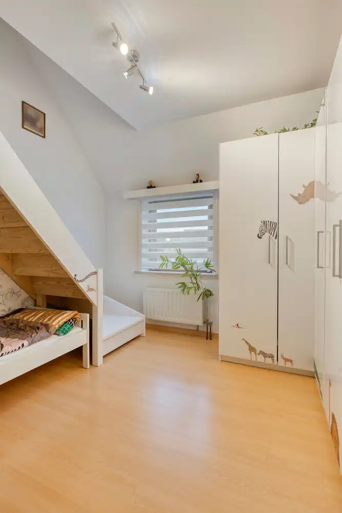 Instapklare split-level woning in de gegeerde wijk Rietschoorvelden te Merksem! foto 23