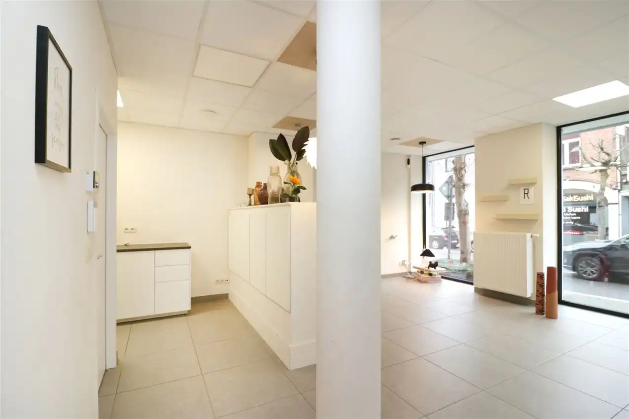 handelszaak met grote zichtbaarheid te midden van centrum foto 12