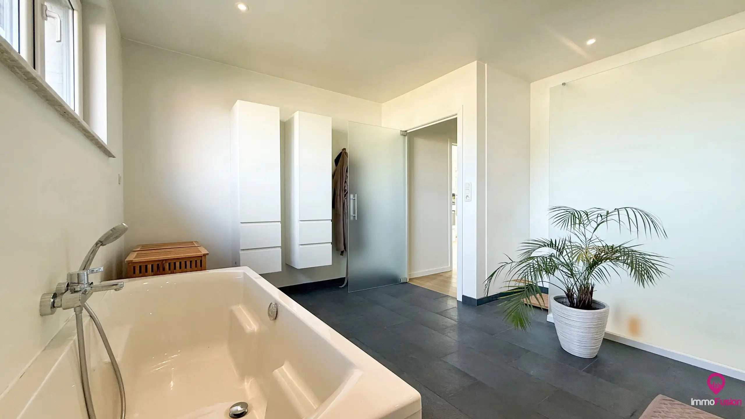 Stijlvolle, instapklare woning met 3slpk + veel lichtinval! foto 20