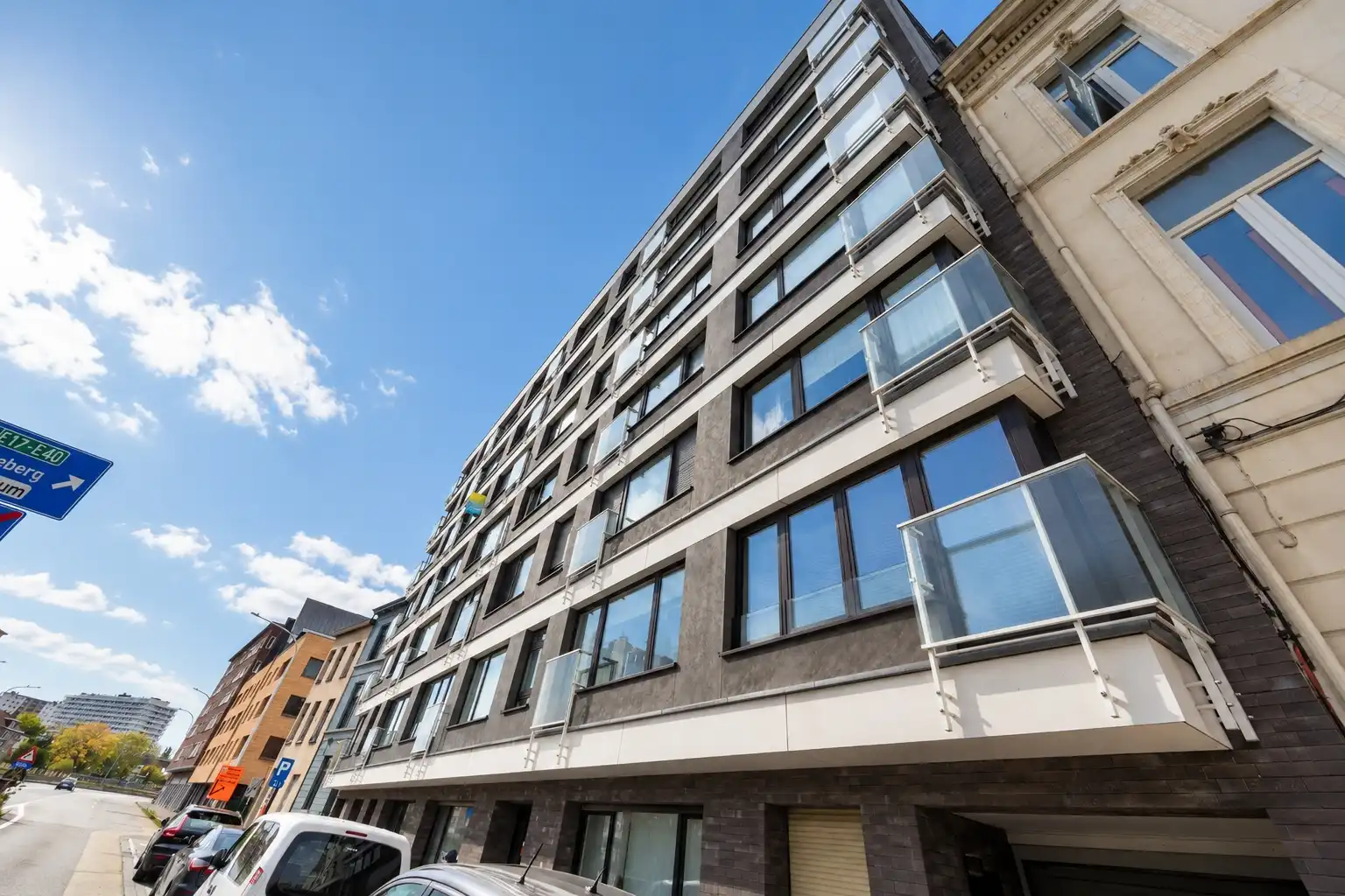Ruim 3-slaapkamerappartement met garagebox foto {{pictureIndex}}