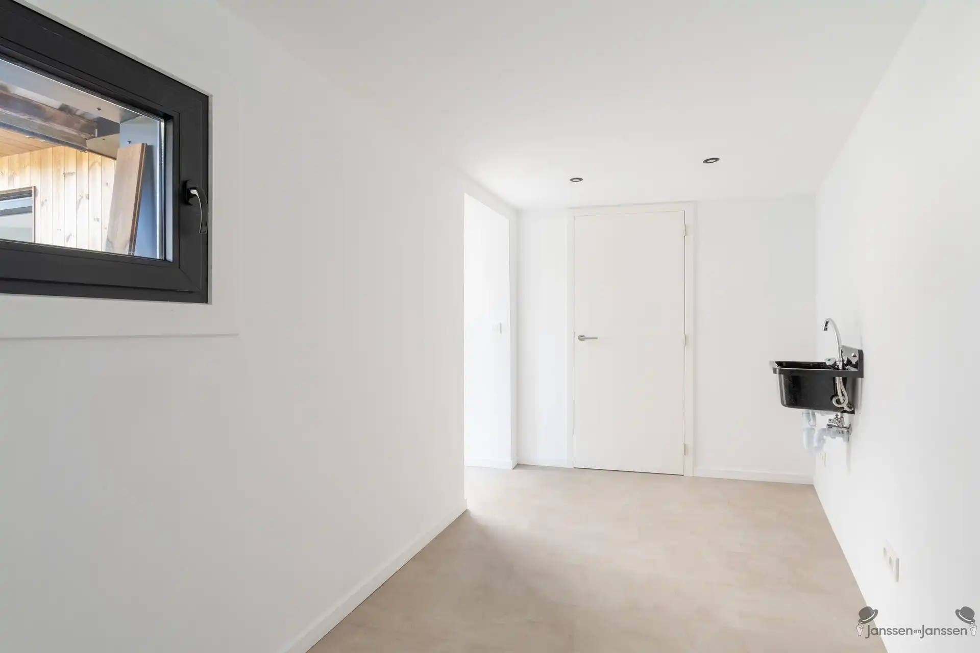Luxueus gerenoveerd duplexappartement met 4 slaapkamers en private tuin foto 7