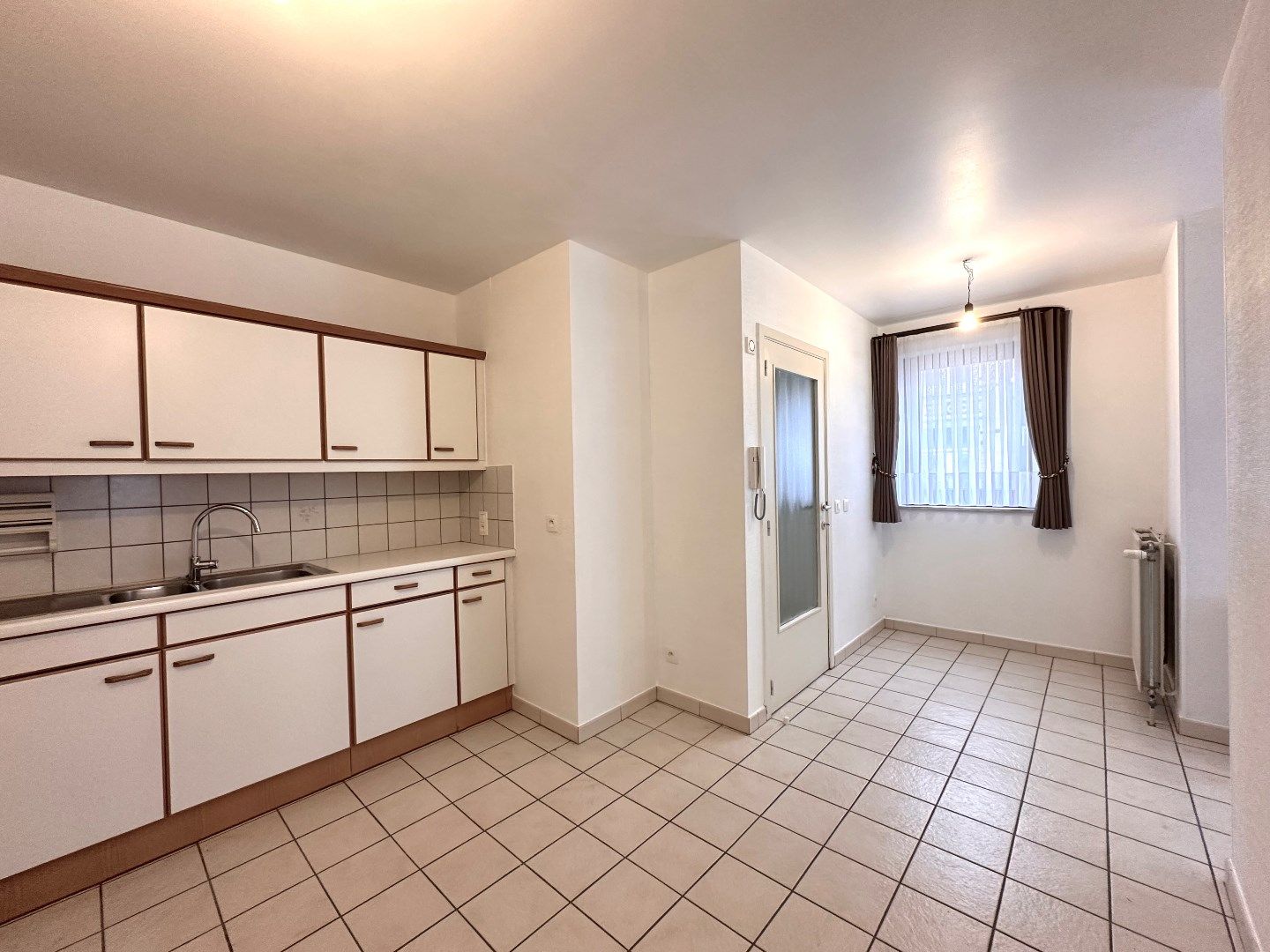 Ruim appartement met garage, terras en kelder in het centrum van Tongeren foto 4