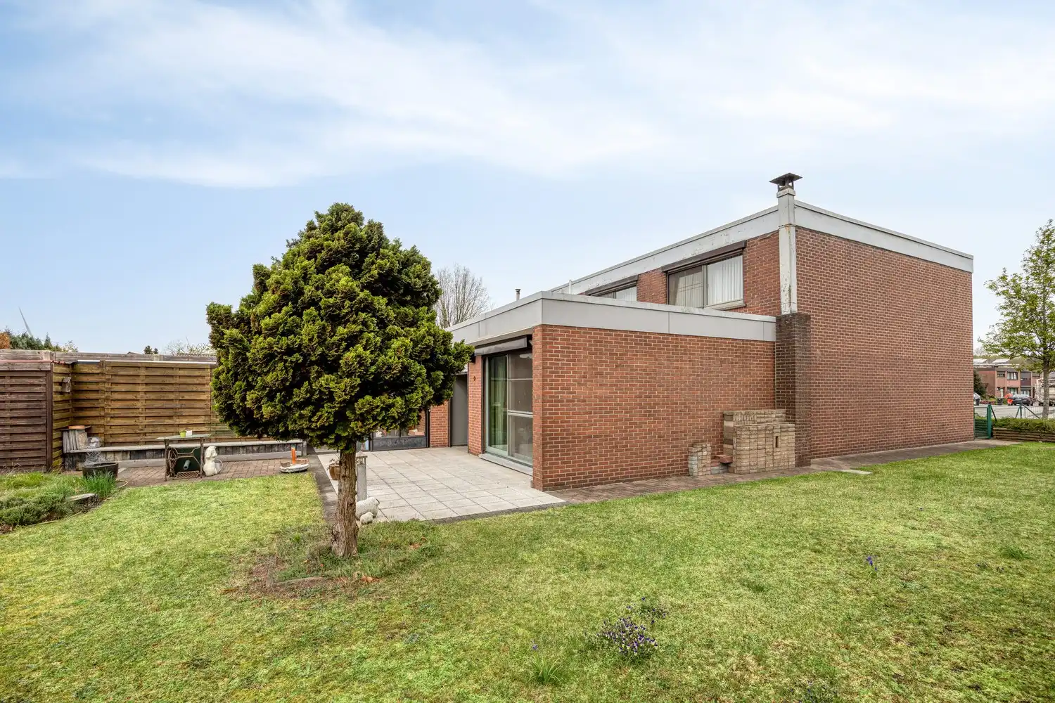 Gezinswoning met 4 slaapkamers en aangelegde tuin in doodlopende straat foto 37