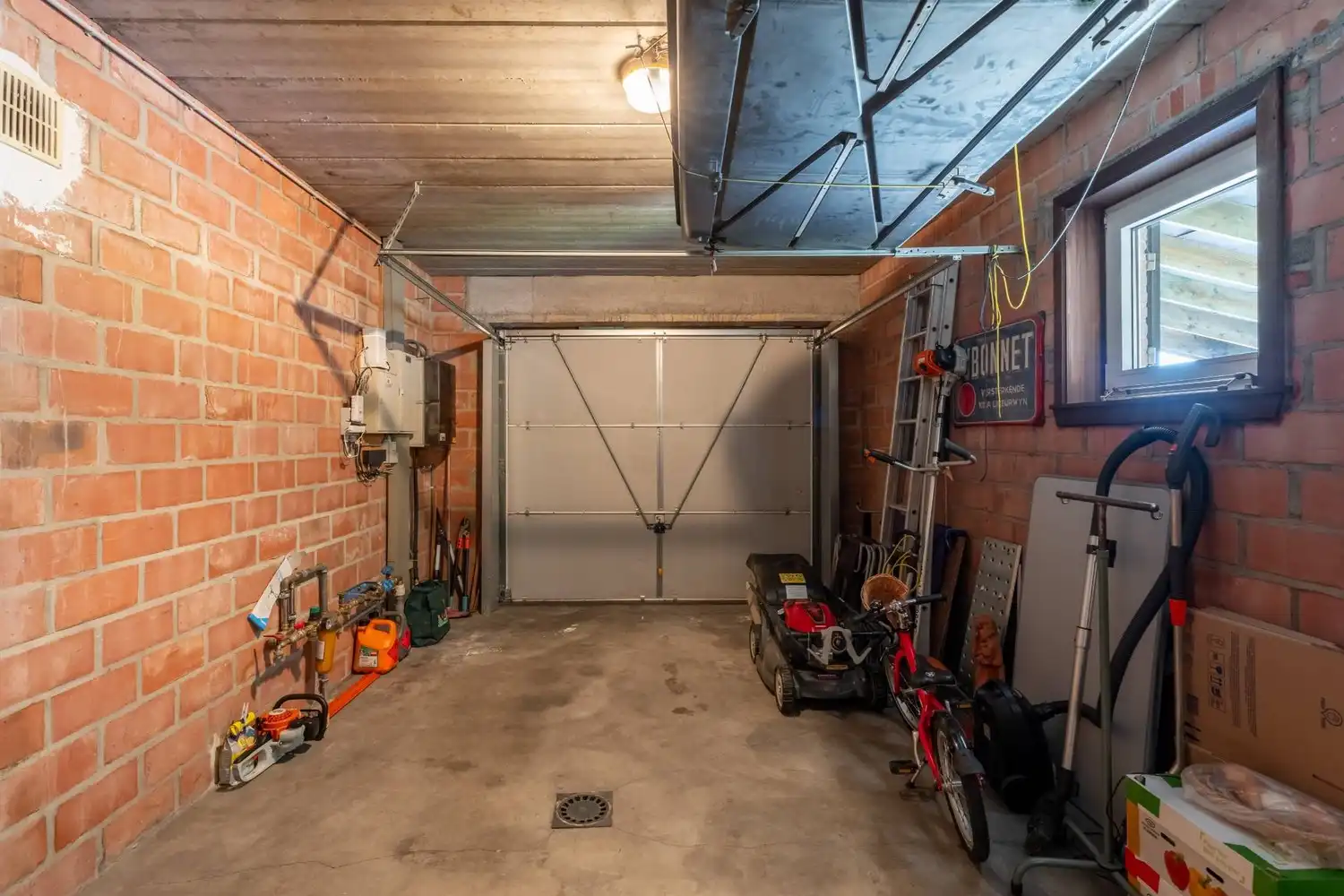 Rustig gelegen en vrijstaande woning met 3 ruime slaapkamers, een oprit met een garage en een mooie tuin in het groene Oud-Heverlee! foto 14