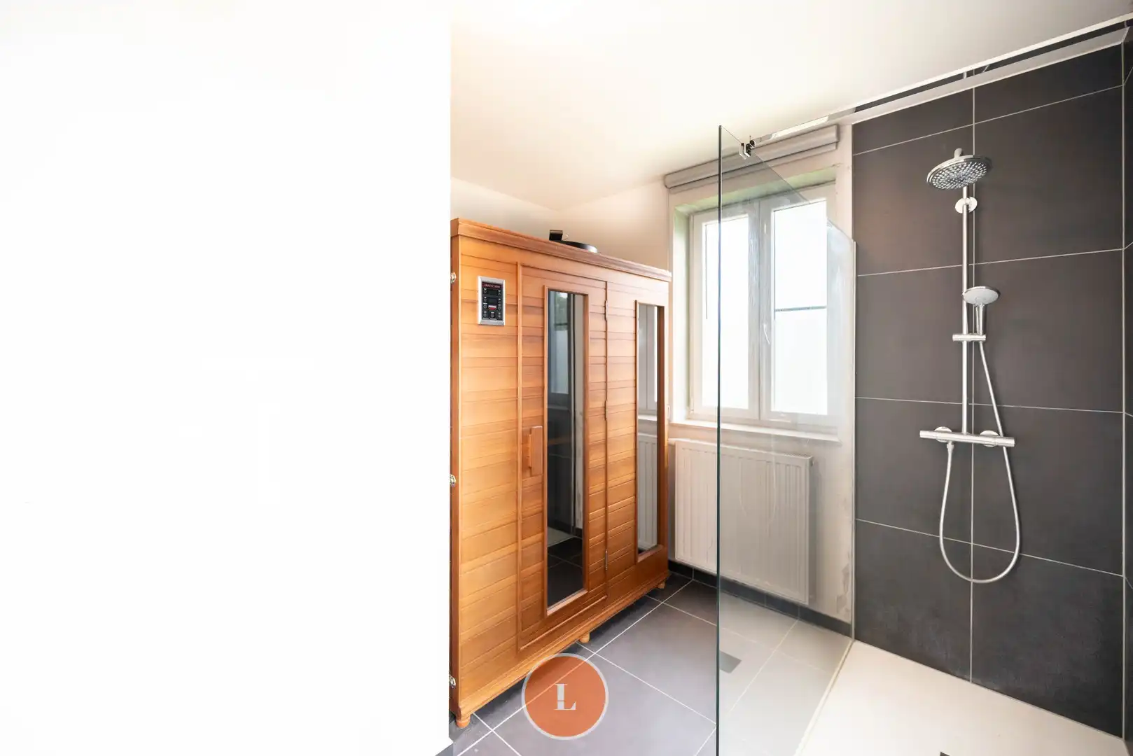 recente halfopen woning in een rustige wijk foto 11